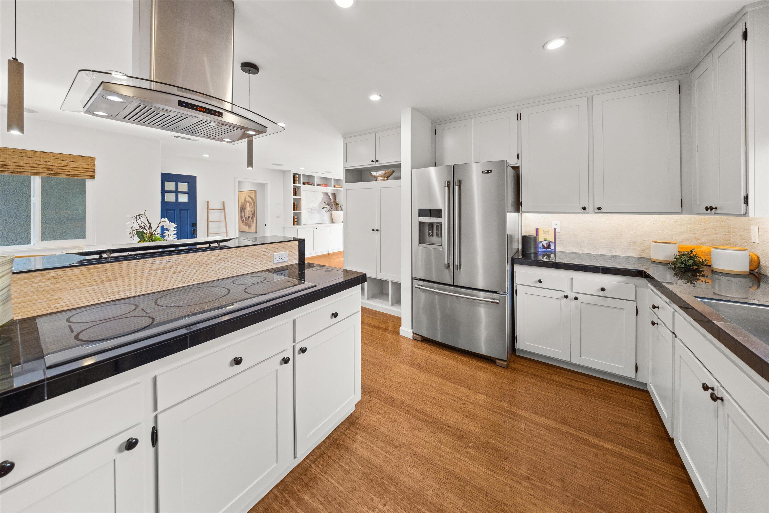 Santa Barbara, California 93111, United States, 4 Bedrooms Bedrooms, ,2 BathroomsBathrooms,Residential,Pending,111275