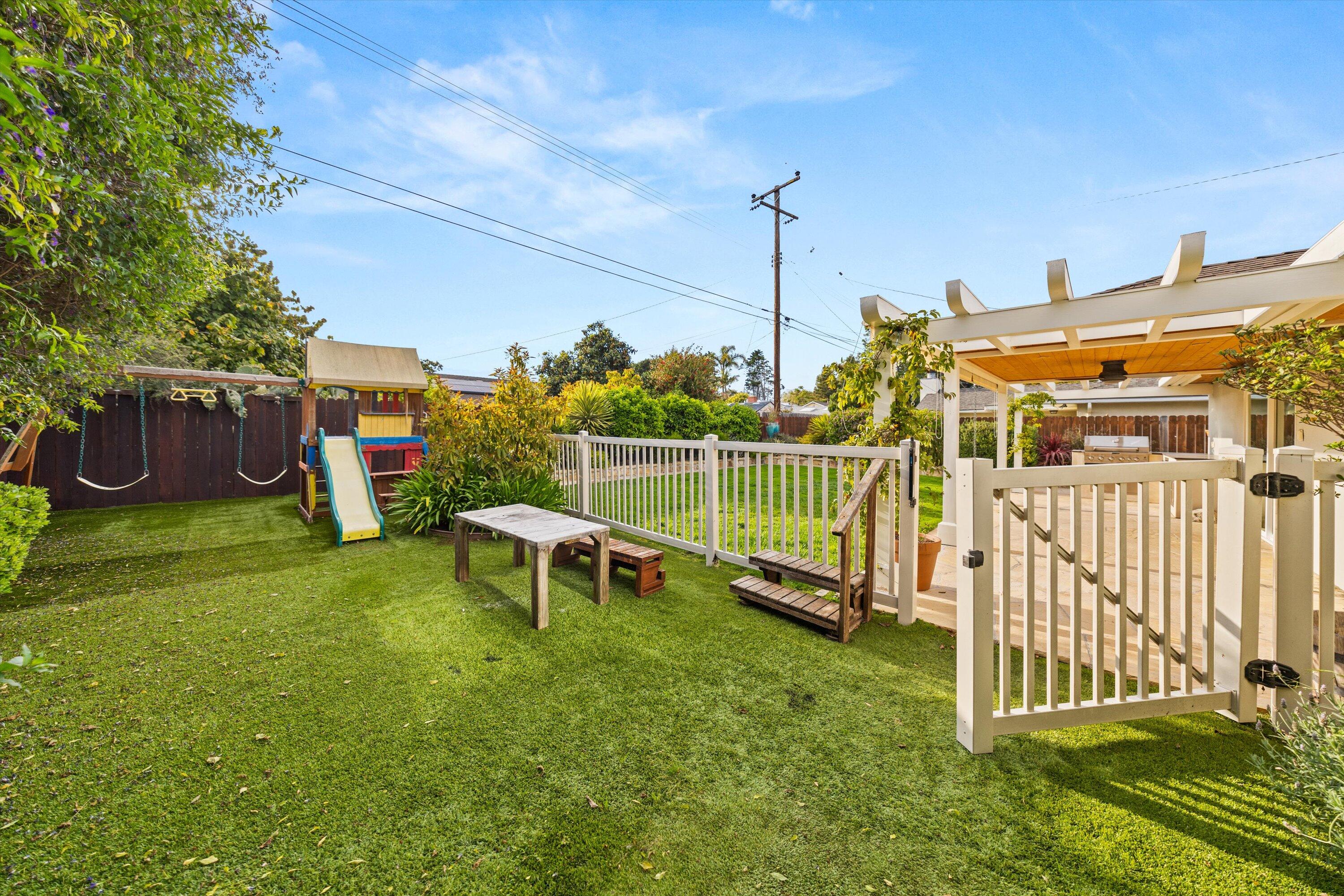 Santa Barbara, California 93111, United States, 4 Bedrooms Bedrooms, ,2 BathroomsBathrooms,Residential,Pending,111275