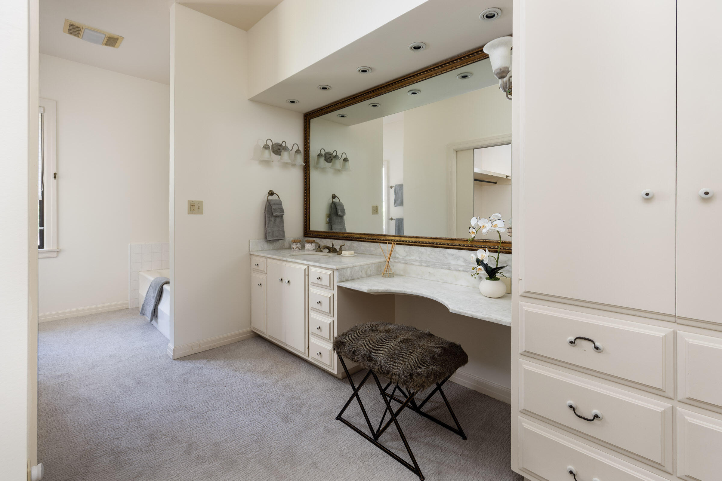 Montecito, California 93108, United States, 4 Bedrooms Bedrooms, ,6 BathroomsBathrooms,Residential,Active,92744