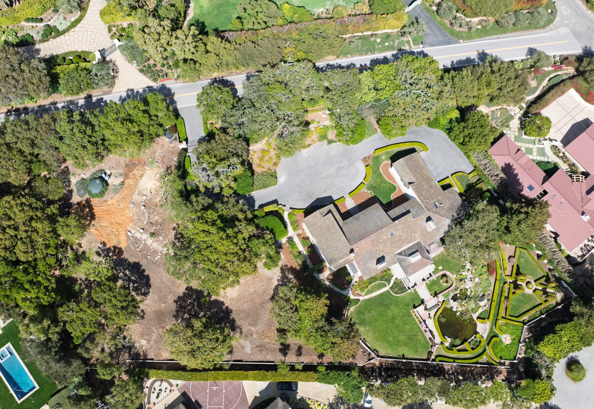 Montecito, California 93108, United States, 4 Bedrooms Bedrooms, ,6 BathroomsBathrooms,Residential,Active,92744