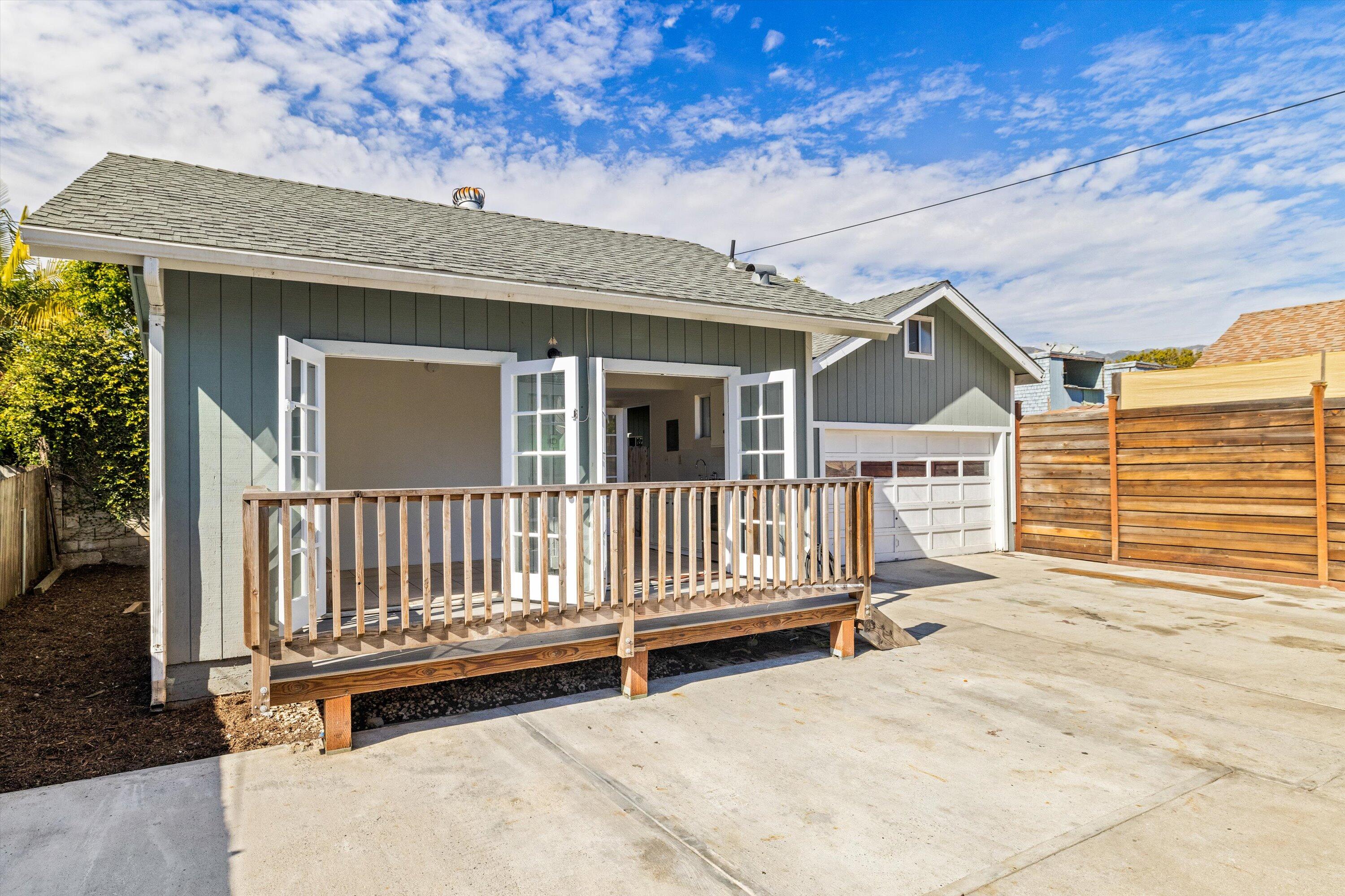 Santa Barbara, California 93101, United States, 2 Bedrooms Bedrooms, ,2 BathroomsBathrooms,Residential,Pending,76754