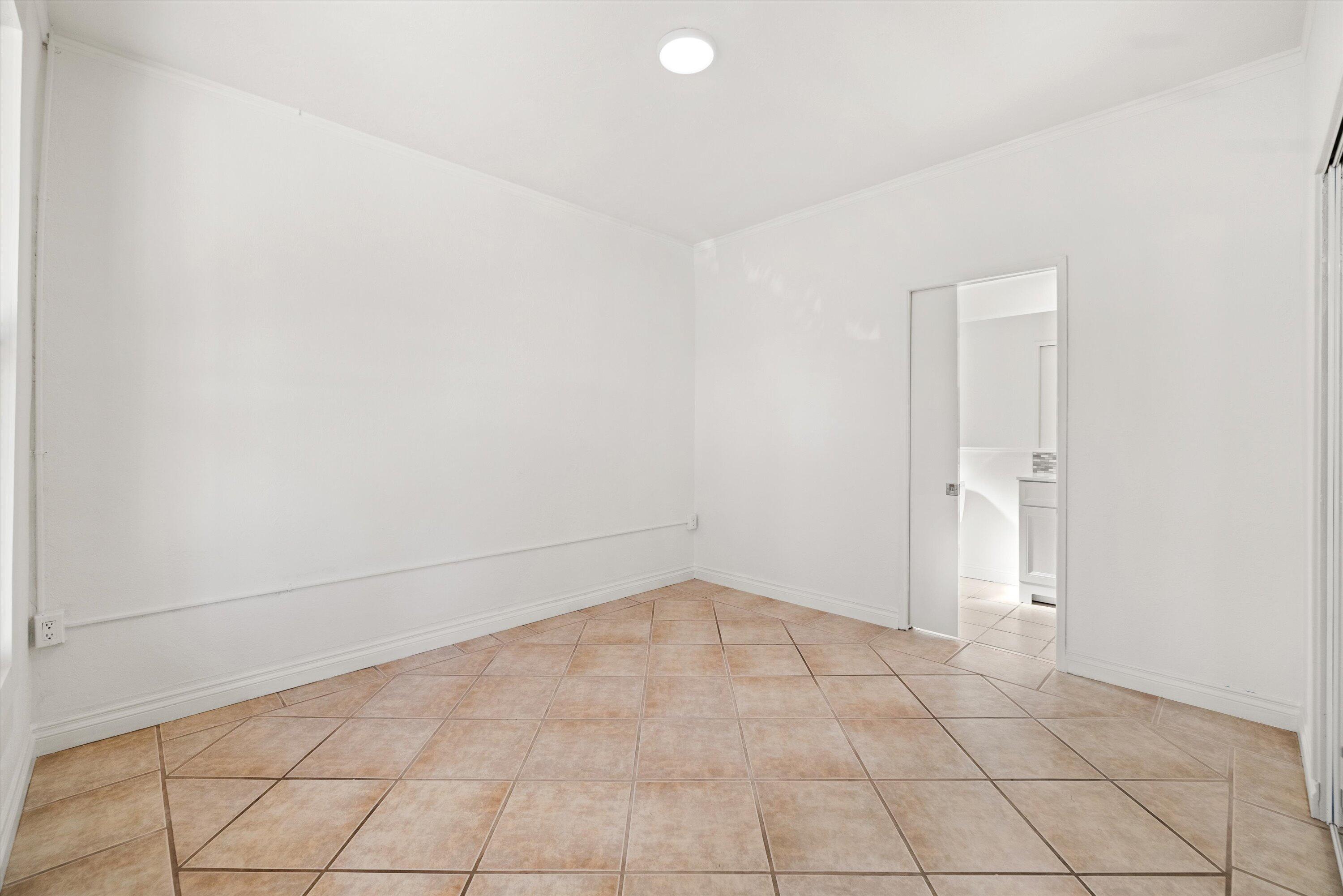 Santa Barbara, California 93101, United States, 2 Bedrooms Bedrooms, ,2 BathroomsBathrooms,Residential,Pending,76754