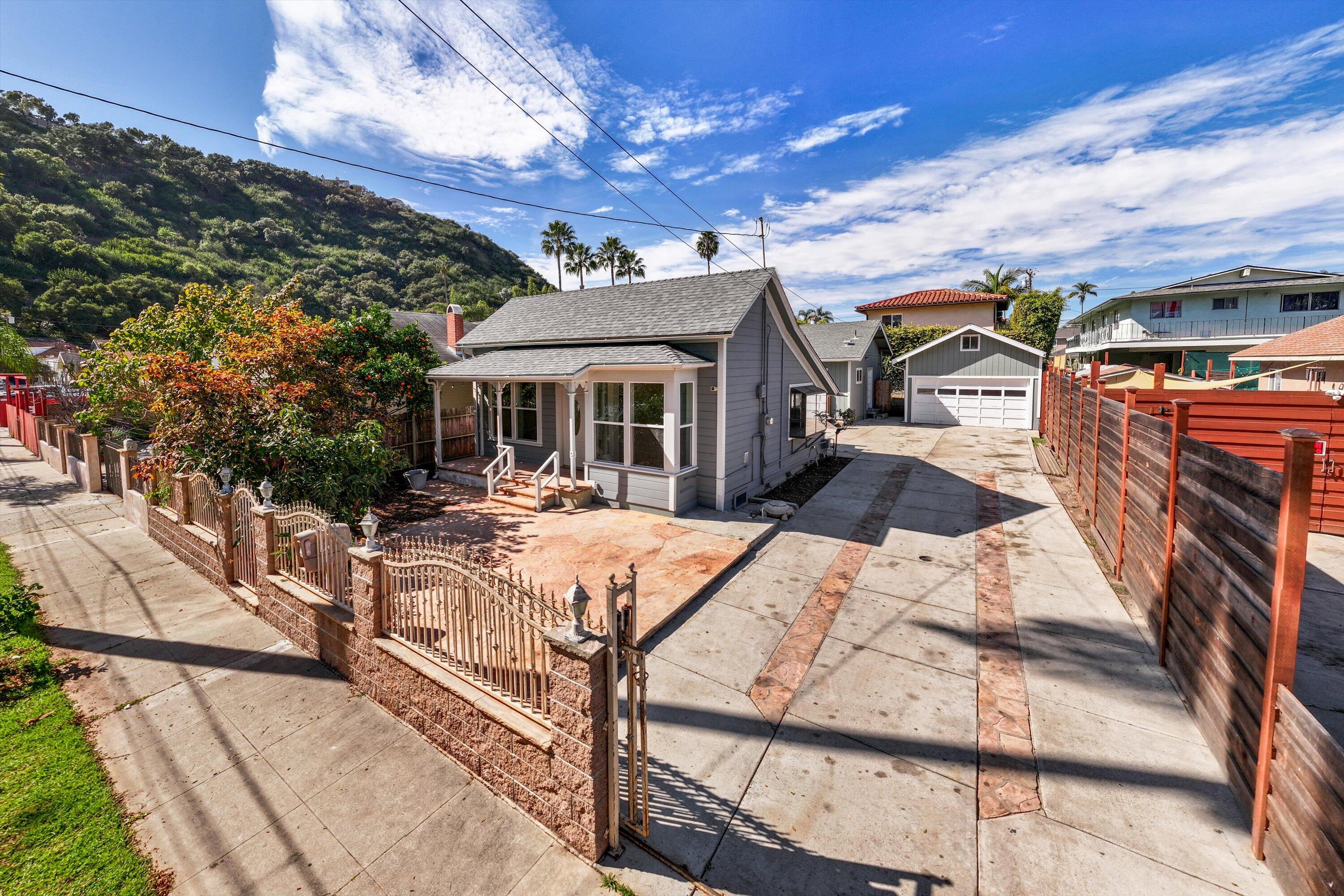 Santa Barbara, California 93101, United States, 2 Bedrooms Bedrooms, ,2 BathroomsBathrooms,Residential,Pending,76754