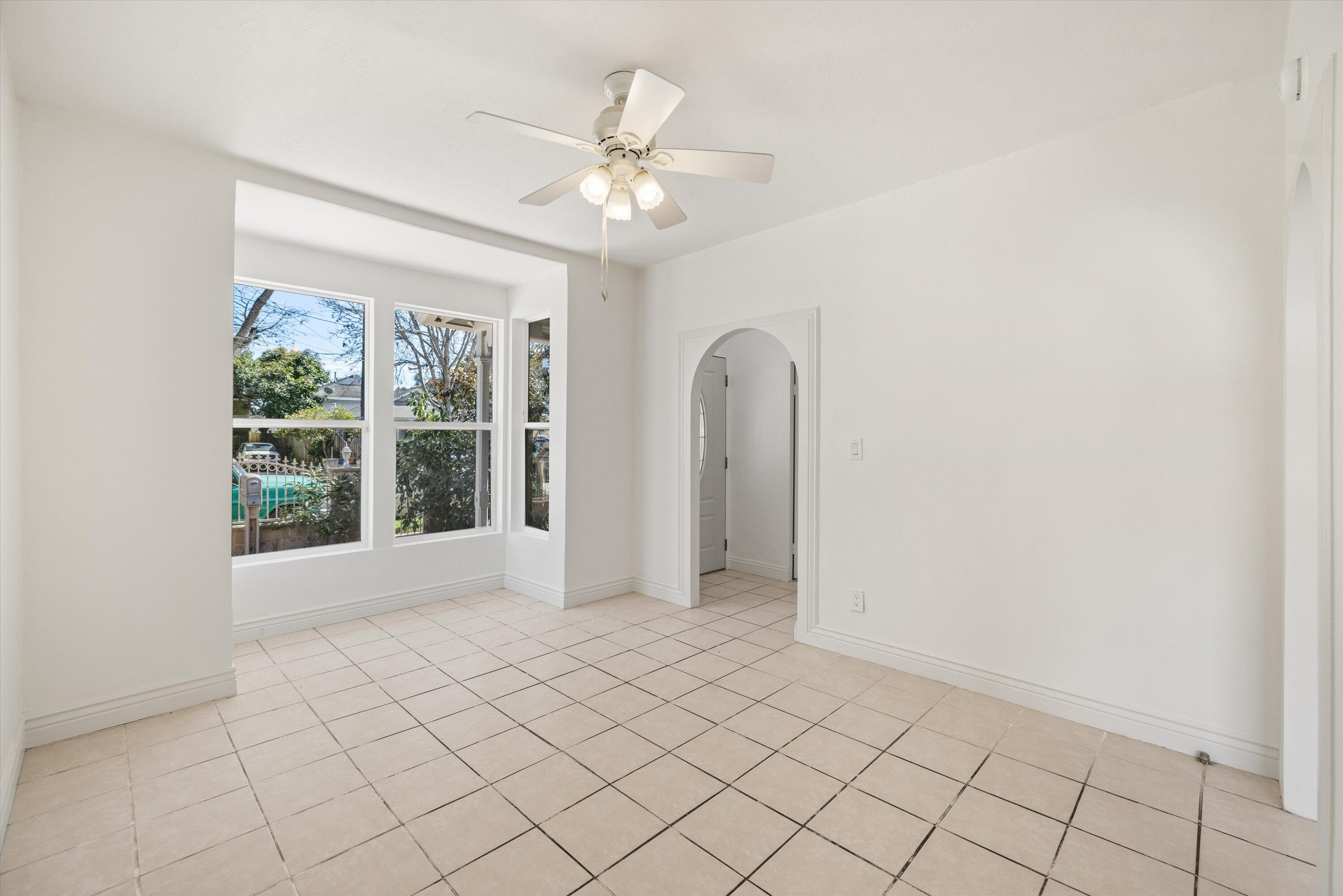 Santa Barbara, California 93101, United States, 2 Bedrooms Bedrooms, ,2 BathroomsBathrooms,Residential,Pending,76754