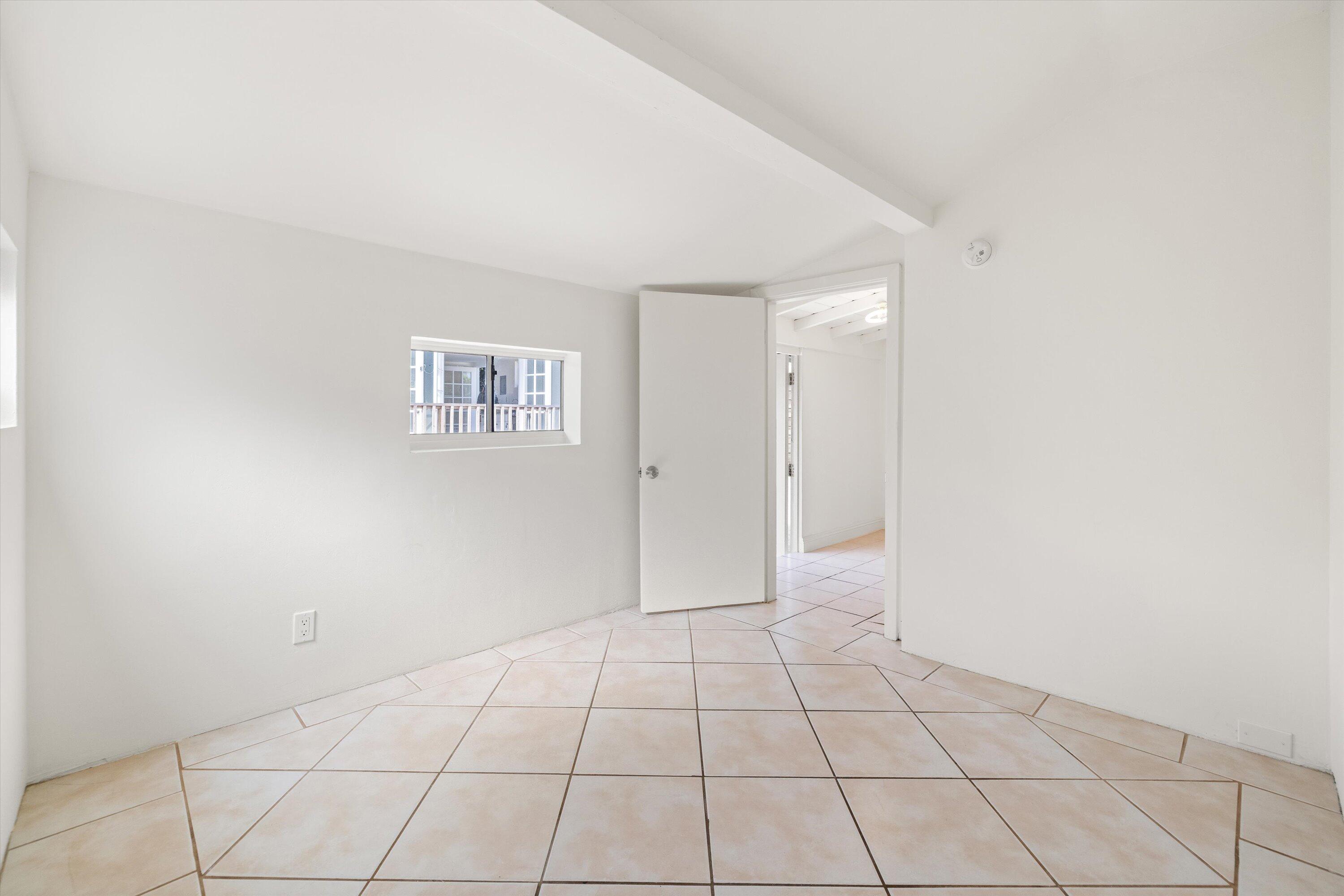 Santa Barbara, California 93101, United States, 2 Bedrooms Bedrooms, ,2 BathroomsBathrooms,Residential,Pending,76754