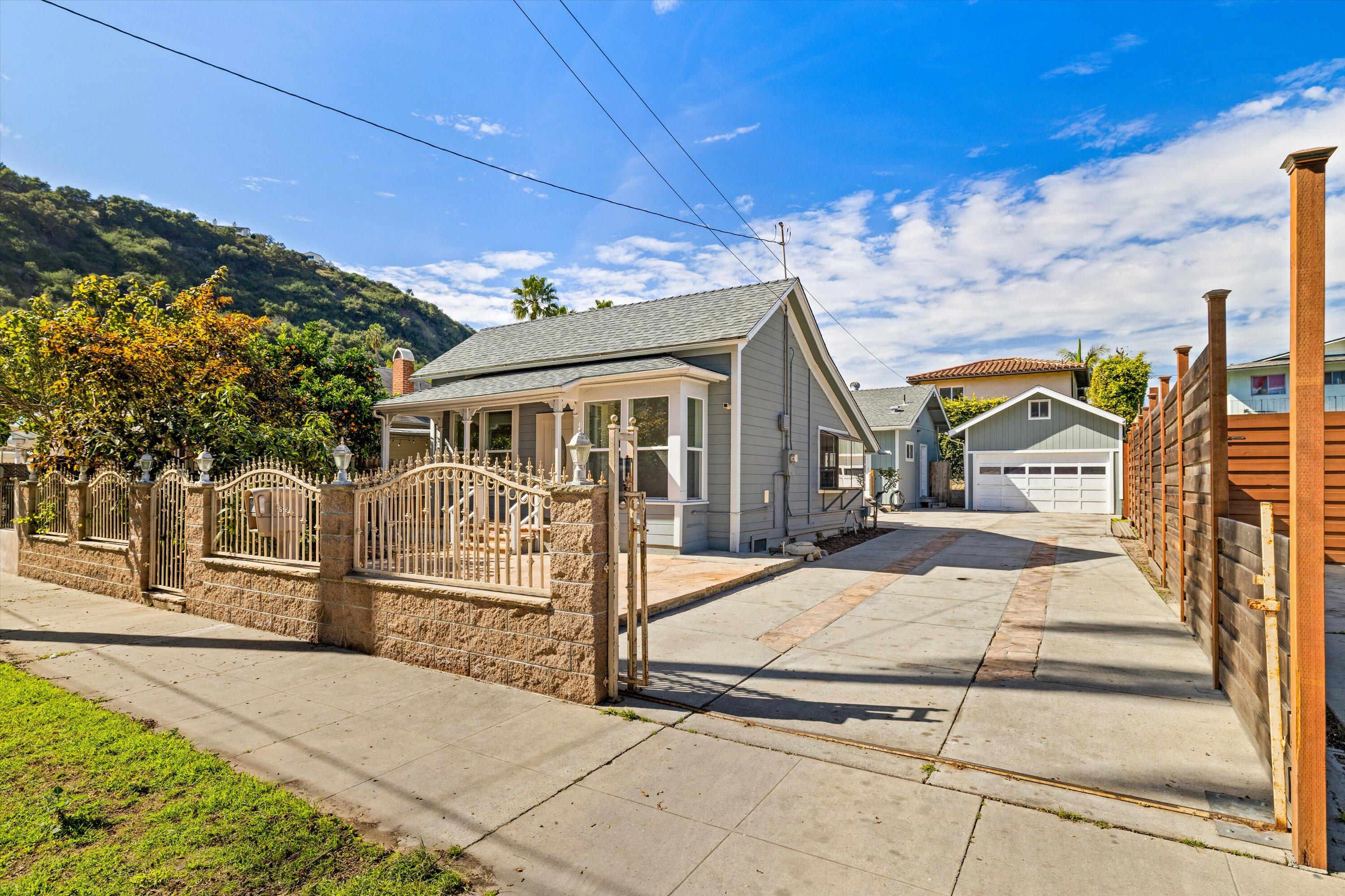 Santa Barbara, California 93101, United States, 2 Bedrooms Bedrooms, ,2 BathroomsBathrooms,Residential,Pending,76754