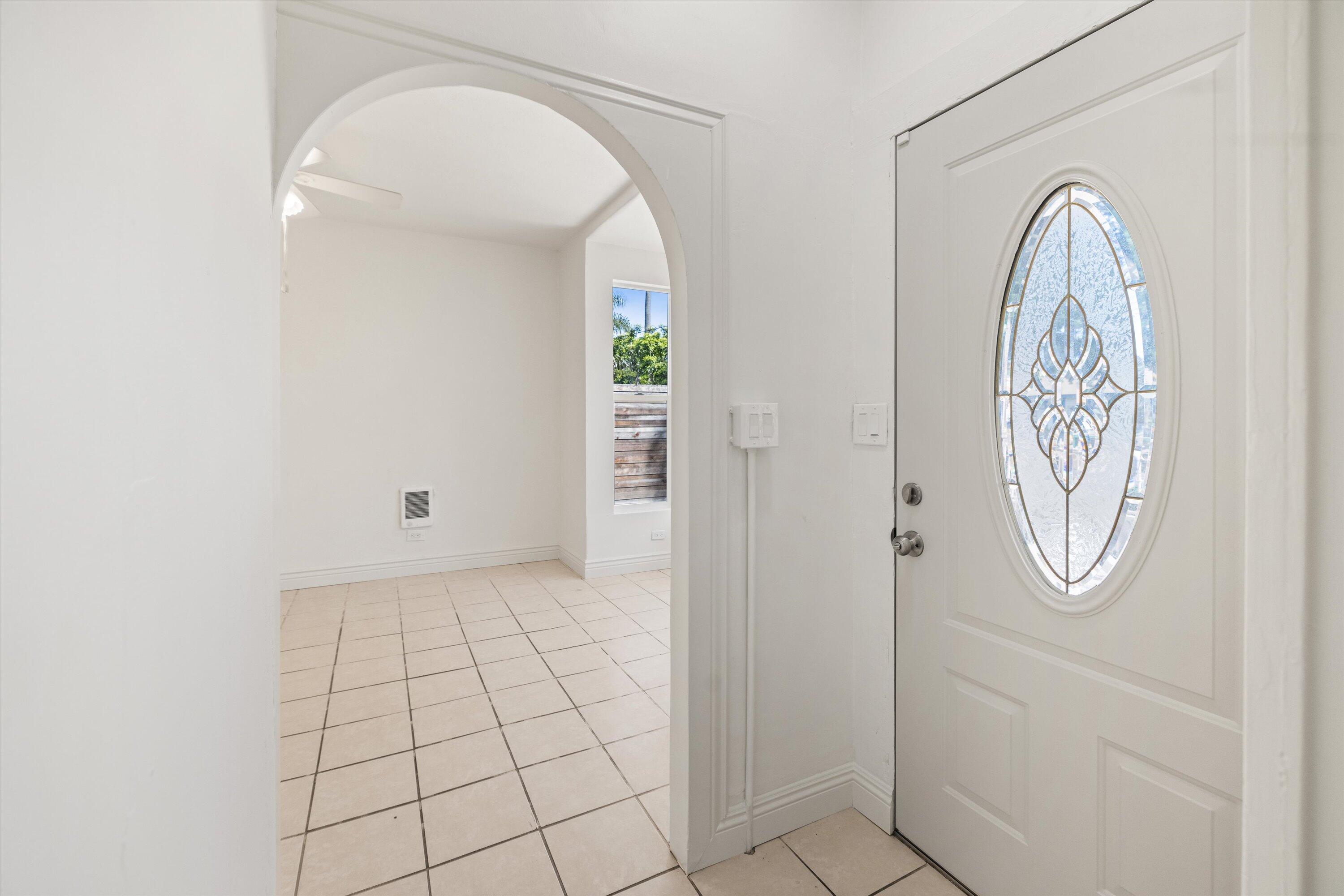 Santa Barbara, California 93101, United States, 2 Bedrooms Bedrooms, ,2 BathroomsBathrooms,Residential,Pending,76754