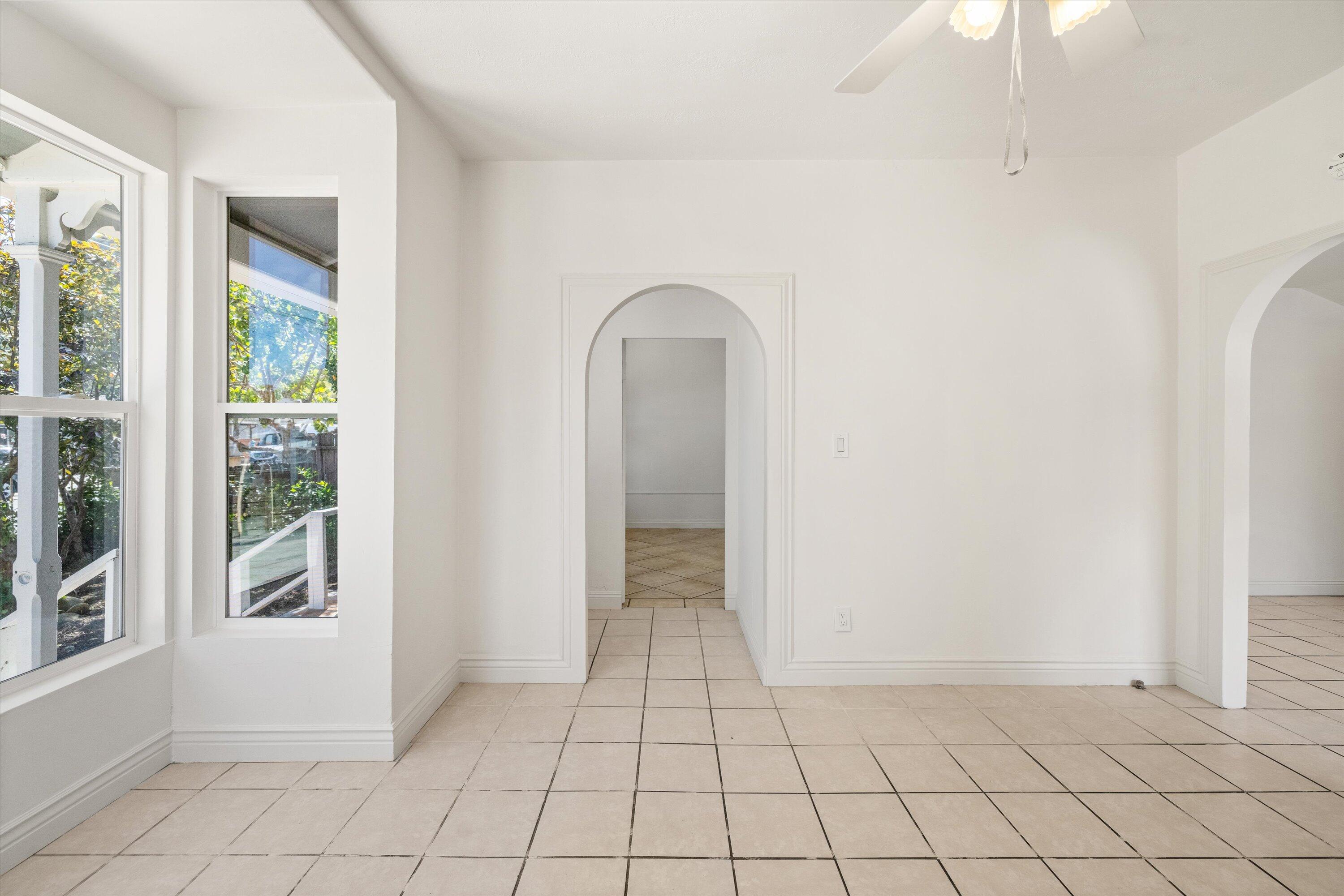 Santa Barbara, California 93101, United States, 2 Bedrooms Bedrooms, ,2 BathroomsBathrooms,Residential,Pending,76754