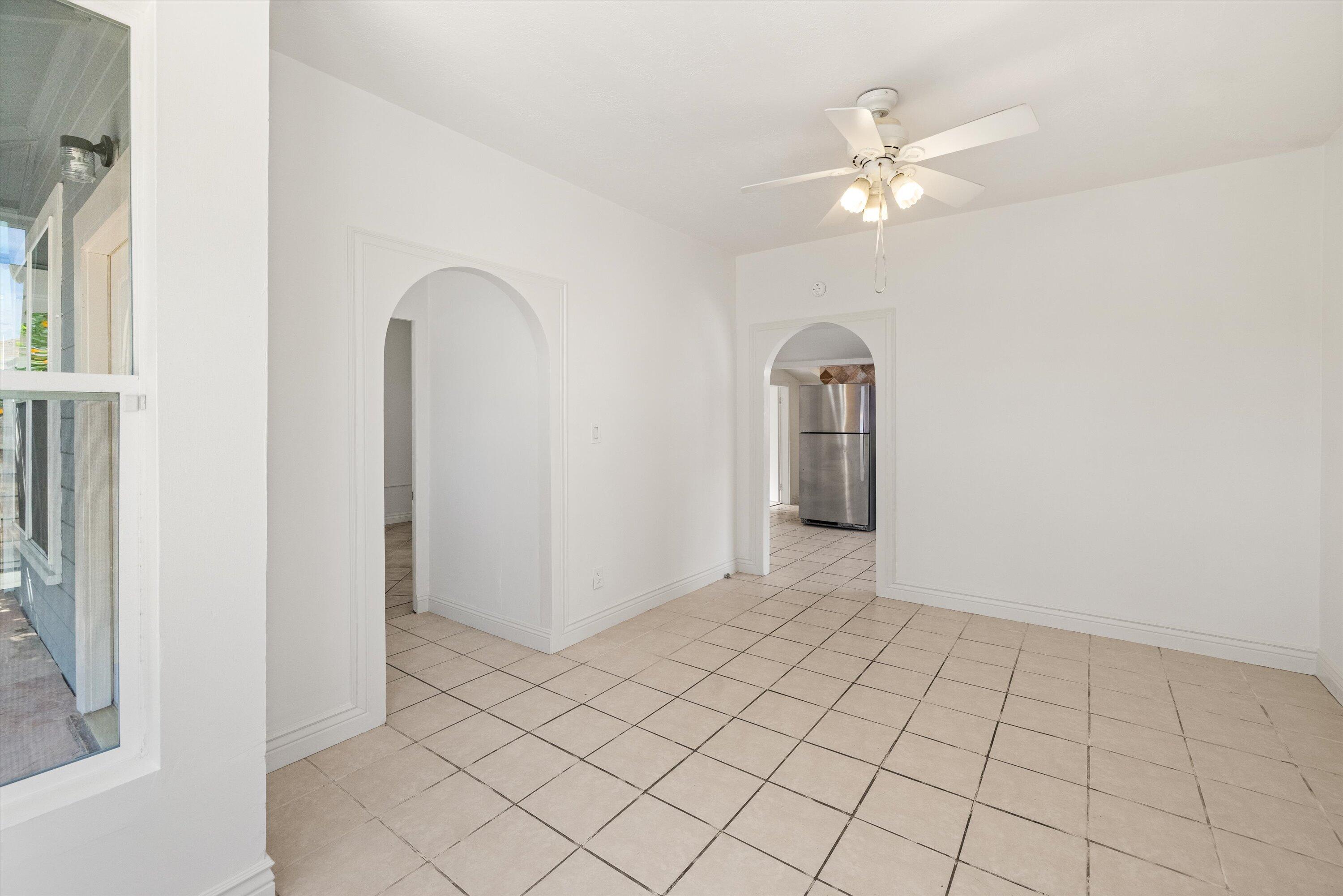 Santa Barbara, California 93101, United States, 2 Bedrooms Bedrooms, ,2 BathroomsBathrooms,Residential,Pending,76754