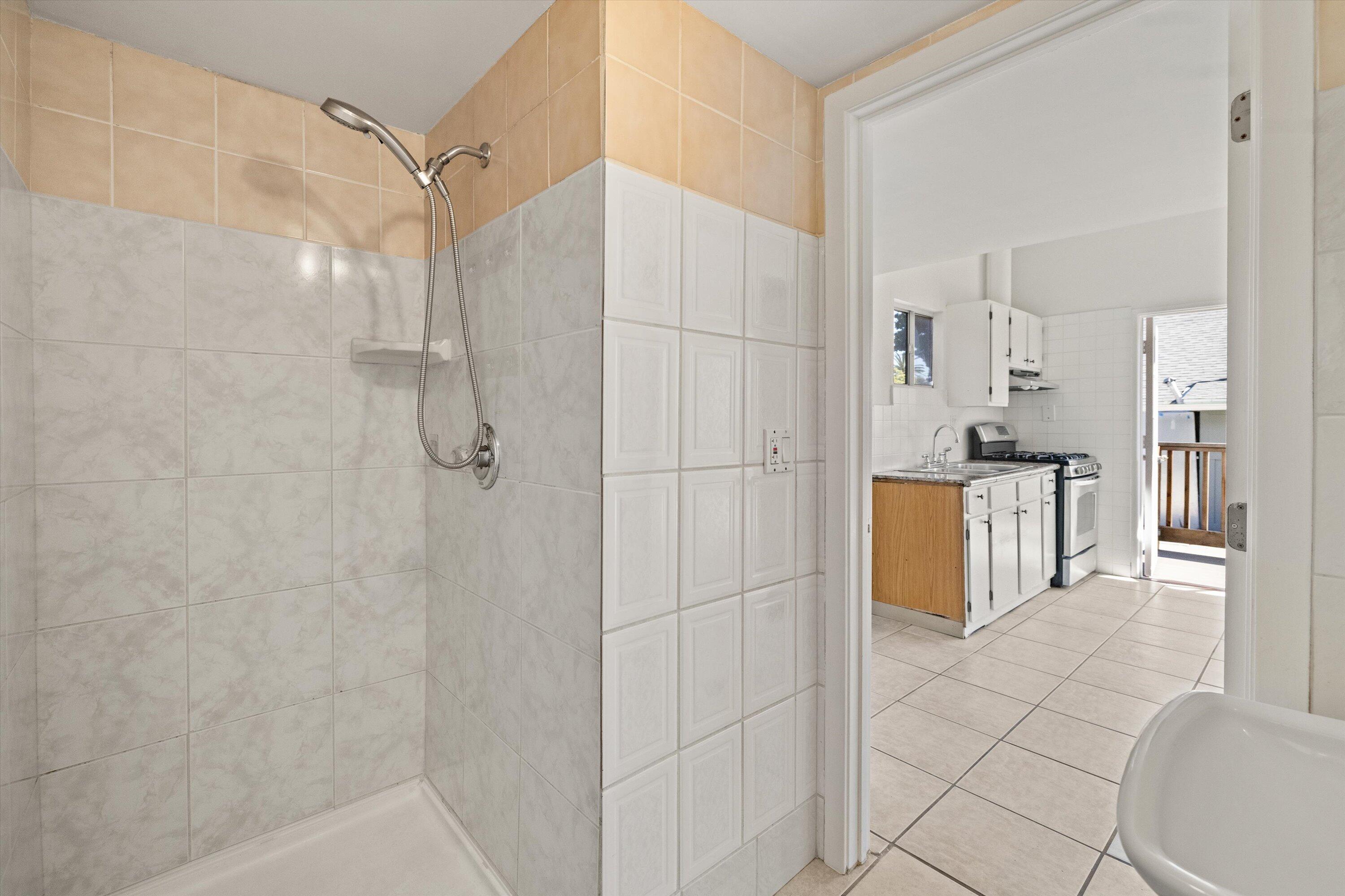 Santa Barbara, California 93101, United States, 2 Bedrooms Bedrooms, ,2 BathroomsBathrooms,Residential,Pending,76754