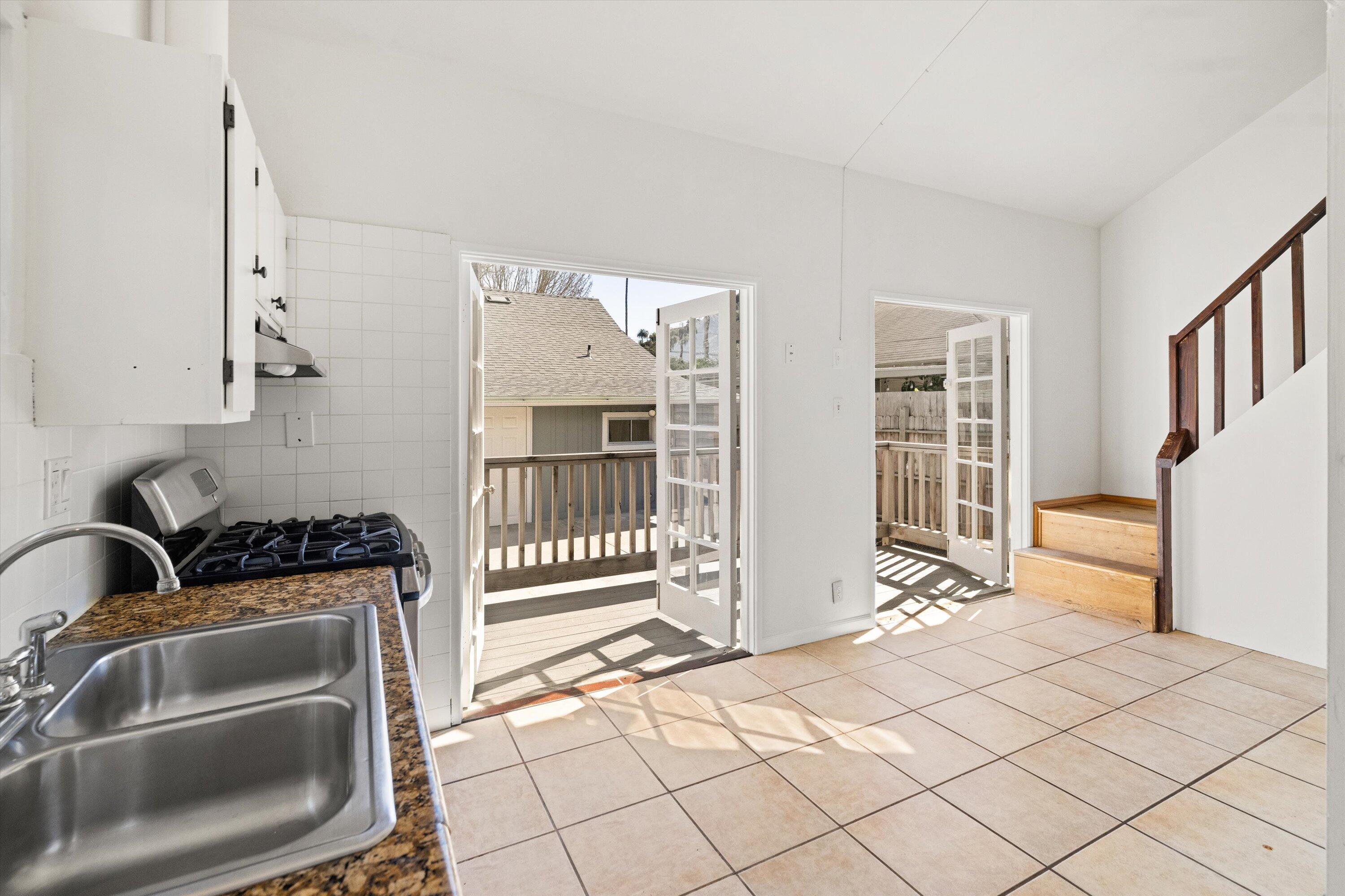 Santa Barbara, California 93101, United States, 2 Bedrooms Bedrooms, ,2 BathroomsBathrooms,Residential,Pending,76754