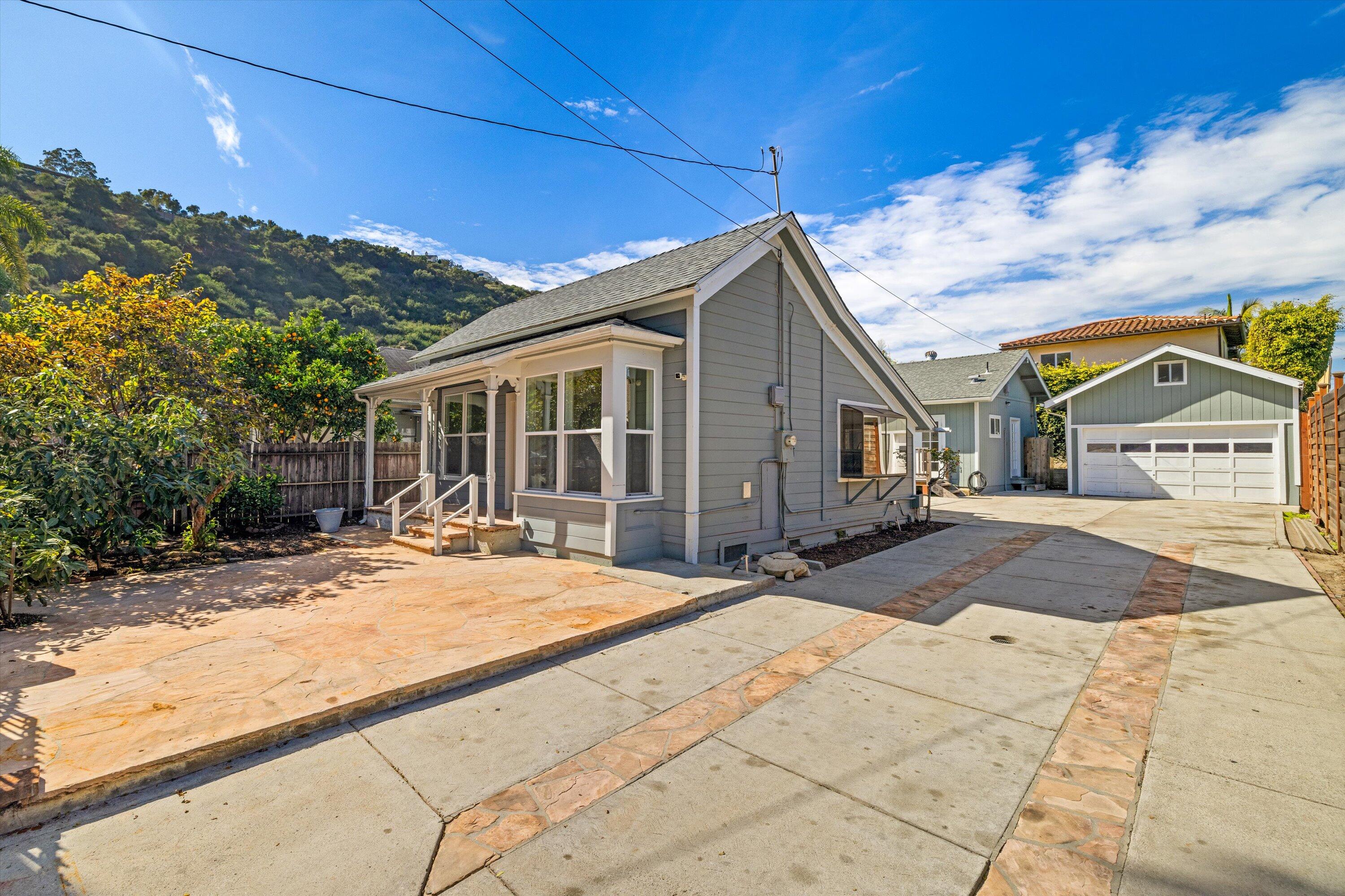 Santa Barbara, California 93101, United States, 2 Bedrooms Bedrooms, ,2 BathroomsBathrooms,Residential,Pending,76754