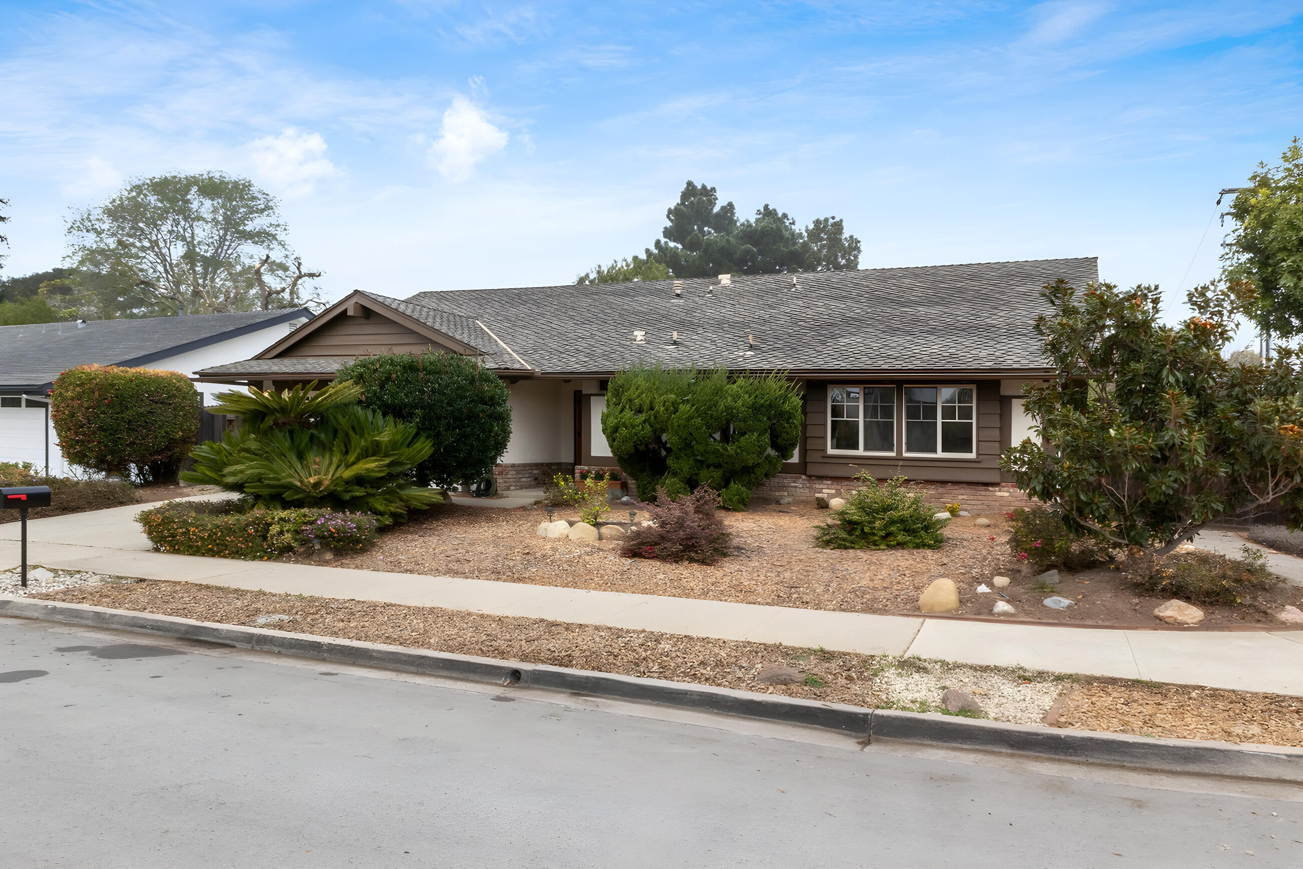 Santa Barbara, California 93111, United States, 3 Bedrooms Bedrooms, ,2 BathroomsBathrooms,Residential,Pending,8986