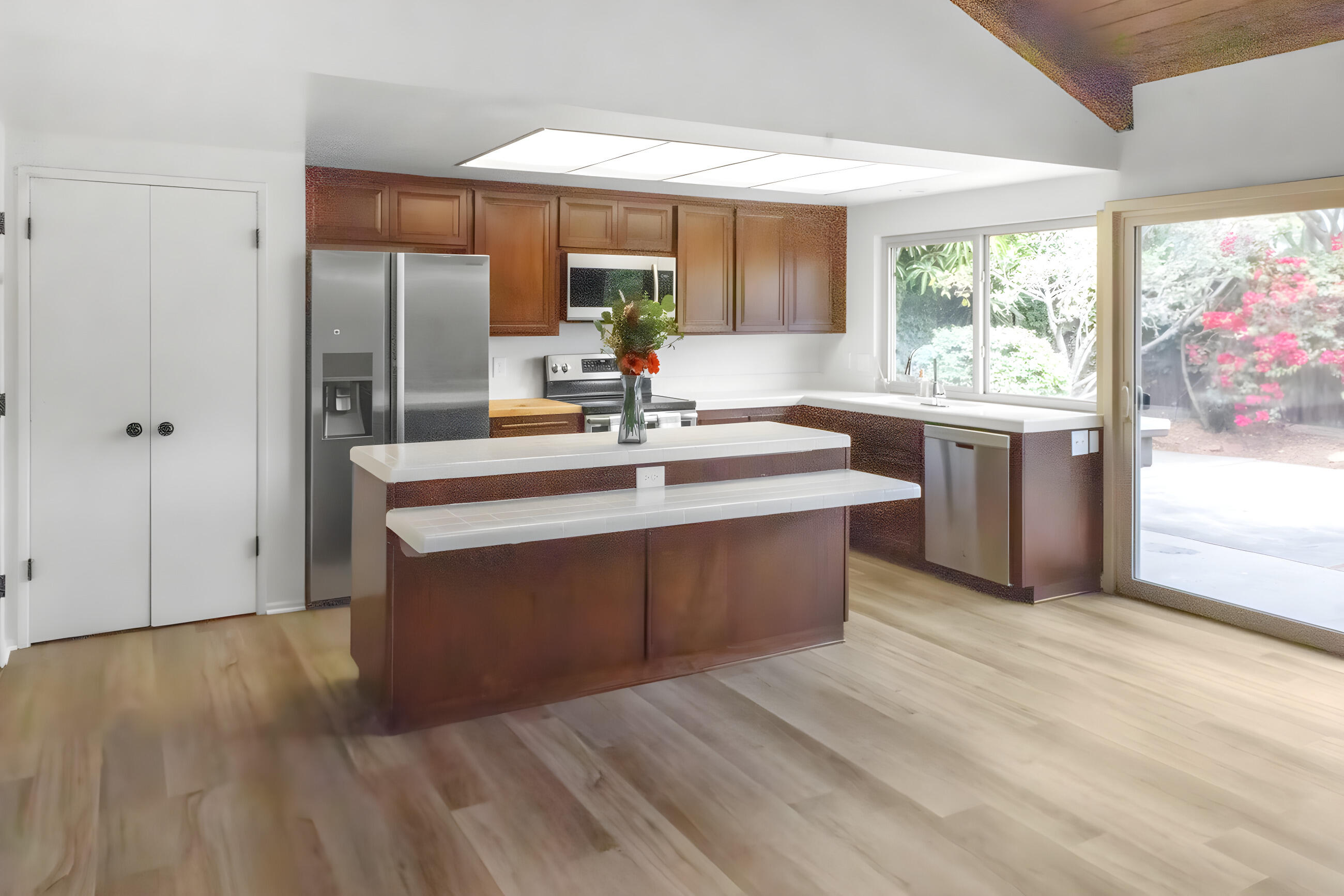 Santa Barbara, California 93111, United States, 3 Bedrooms Bedrooms, ,2 BathroomsBathrooms,Residential,Pending,8986