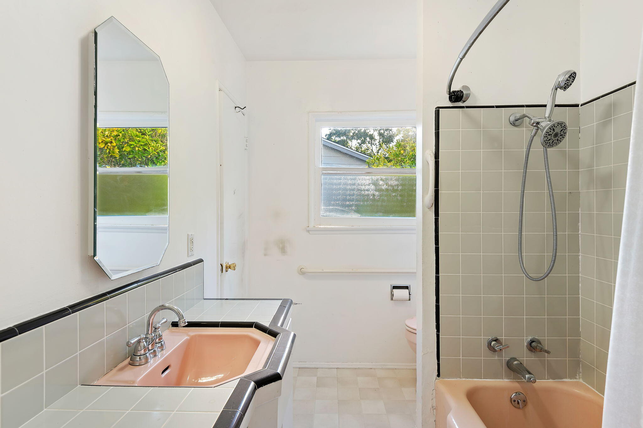 Santa Barbara, California 93108, United States, 3 Bedrooms Bedrooms, ,2 BathroomsBathrooms,Residential,Pending,12762