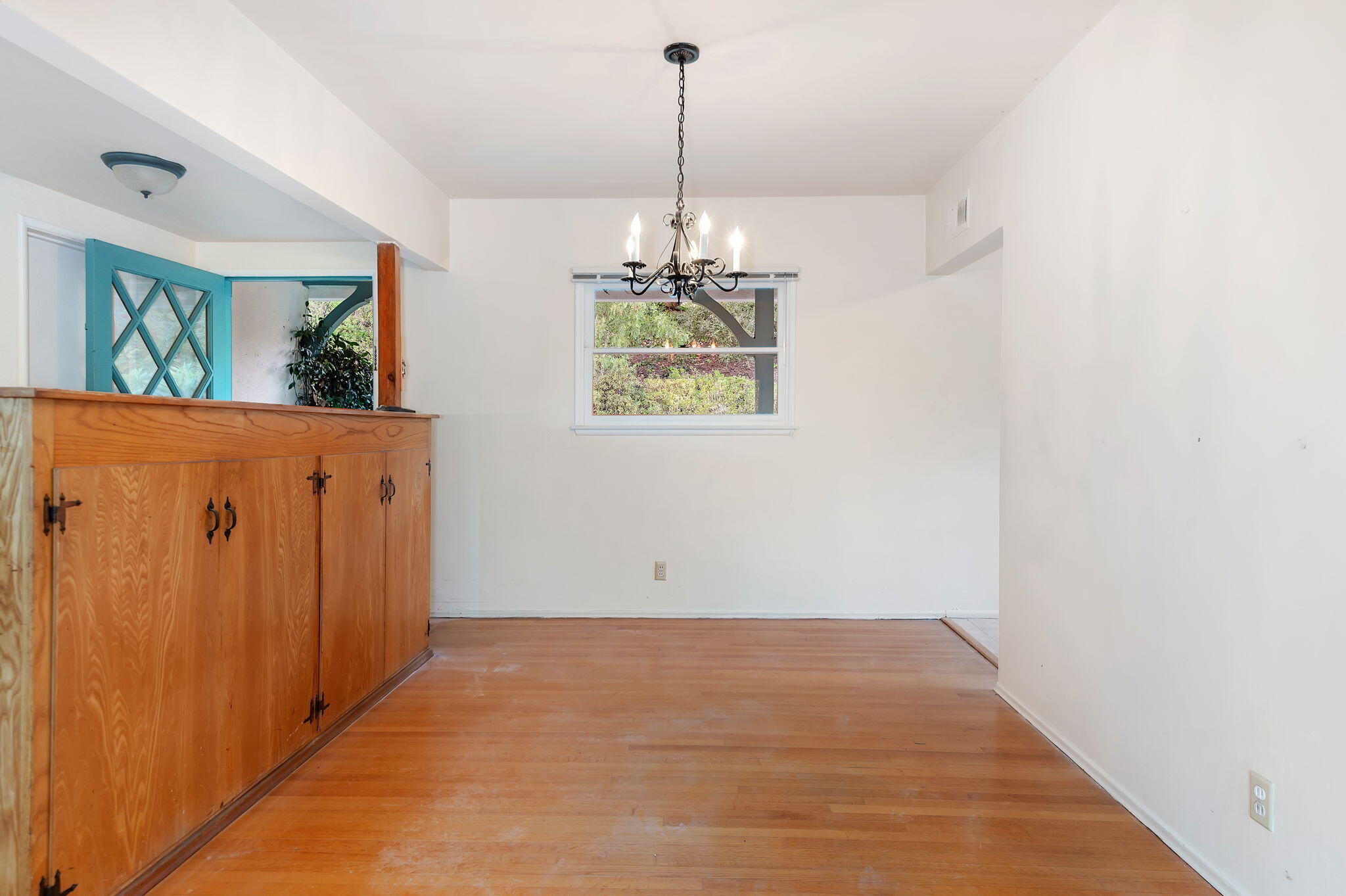 Santa Barbara, California 93108, United States, 3 Bedrooms Bedrooms, ,2 BathroomsBathrooms,Residential,Pending,12762