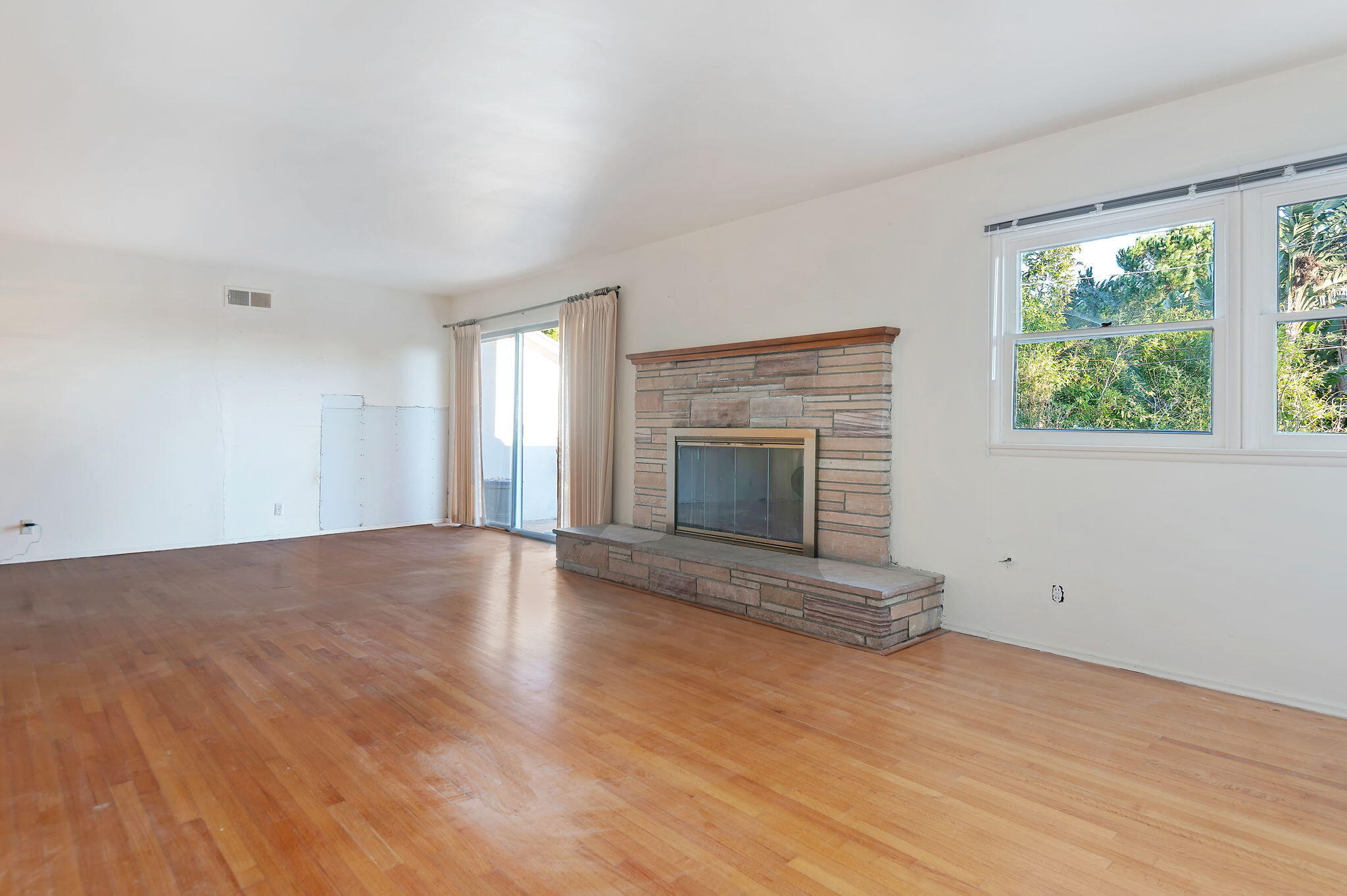 Santa Barbara, California 93108, United States, 3 Bedrooms Bedrooms, ,2 BathroomsBathrooms,Residential,Pending,12762