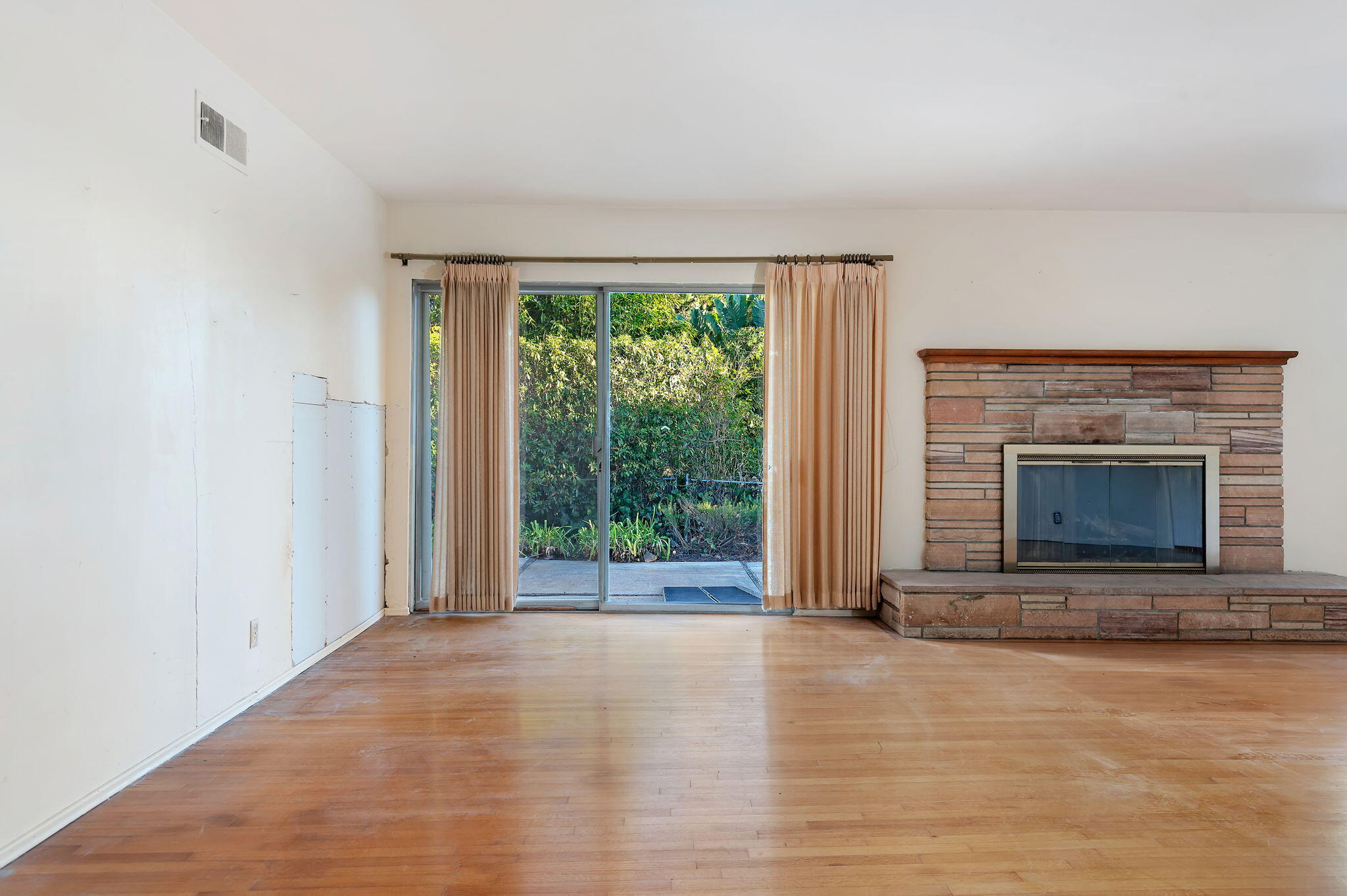 Santa Barbara, California 93108, United States, 3 Bedrooms Bedrooms, ,2 BathroomsBathrooms,Residential,Pending,12762