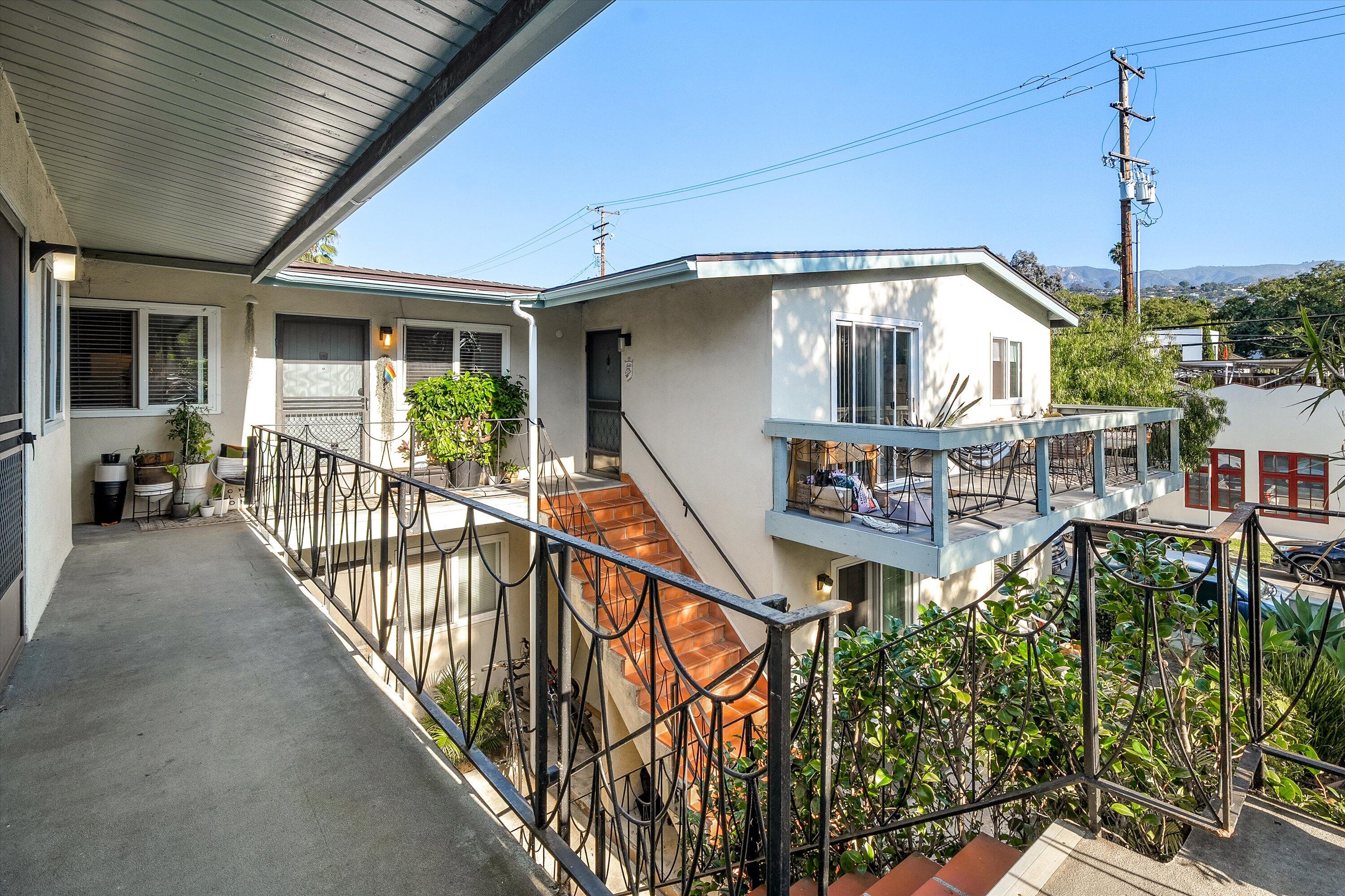 333 E Carrillo Street