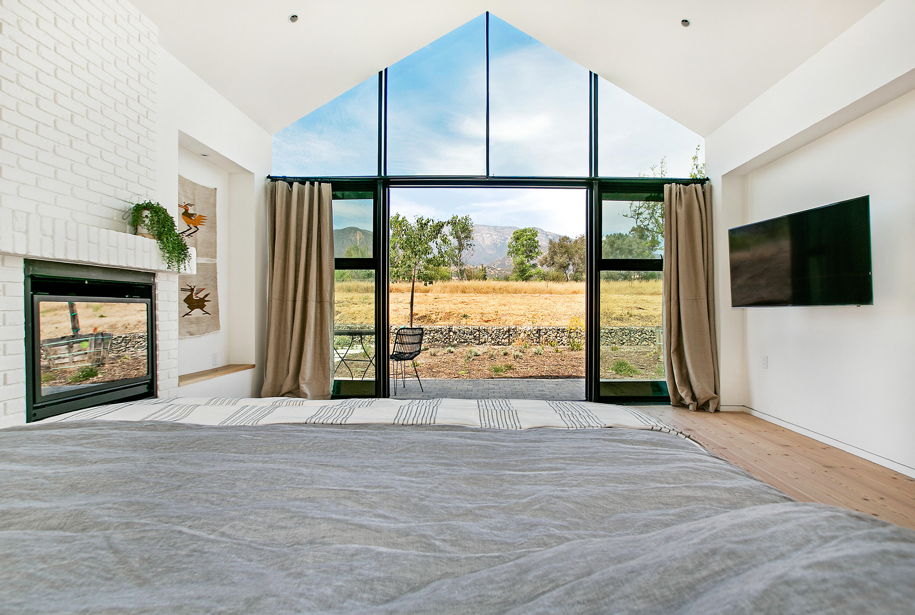 Ojai, California 93023, United States, 5 Bedrooms Bedrooms, ,6 BathroomsBathrooms,Residential,Active,201467