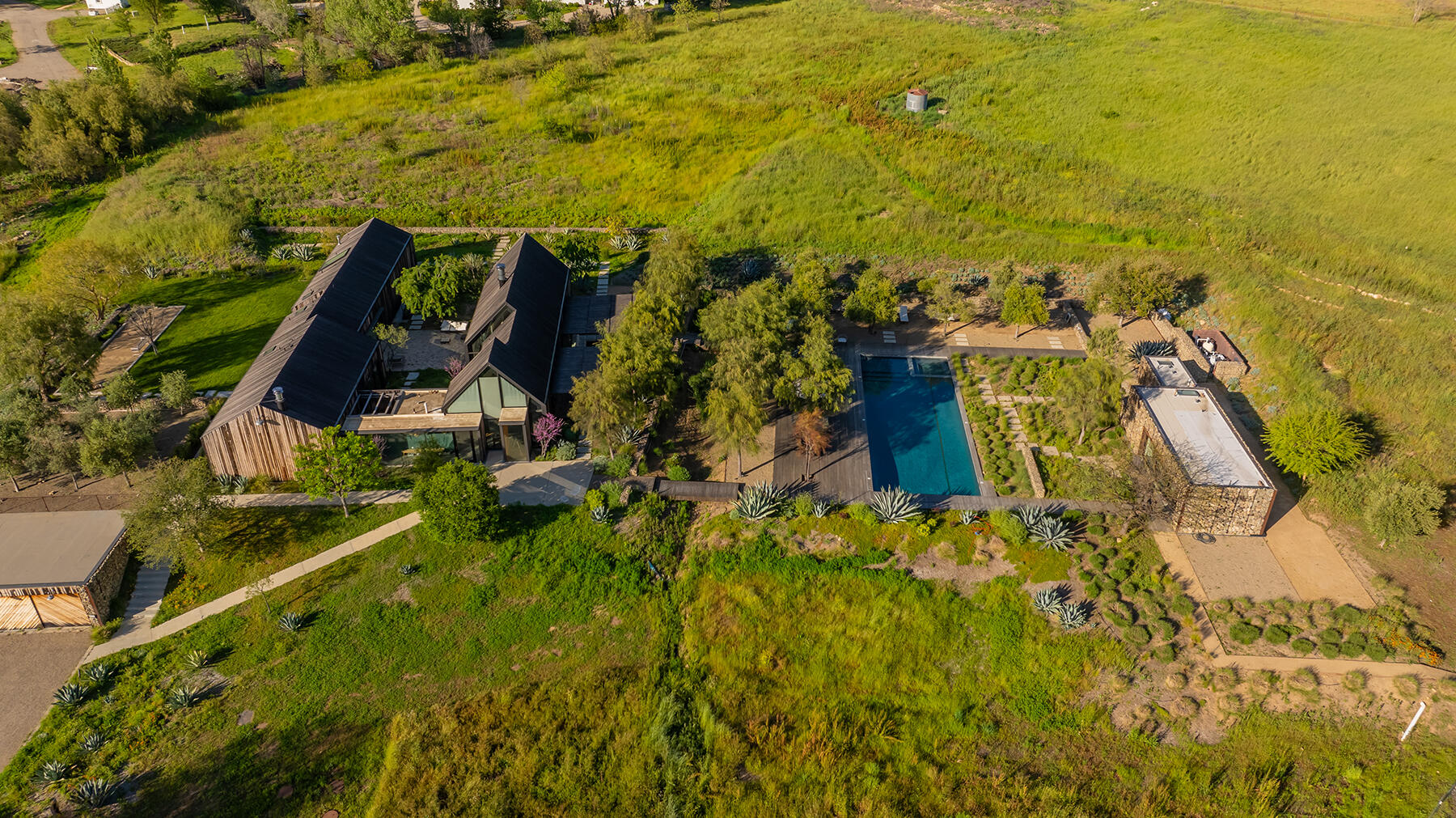 Ojai, California 93023, United States, 5 Bedrooms Bedrooms, ,6 BathroomsBathrooms,Residential,Active,201467