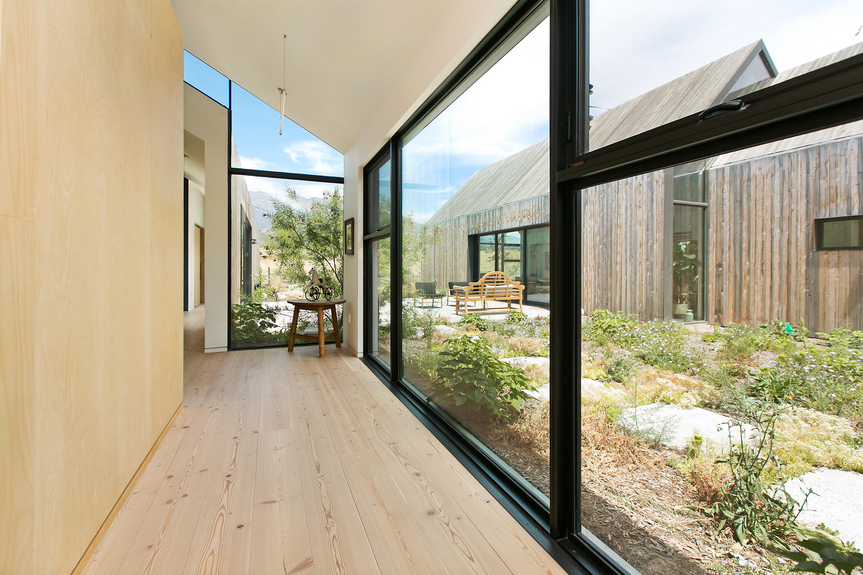 Ojai, California 93023, United States, 5 Bedrooms Bedrooms, ,6 BathroomsBathrooms,Residential,Active,201467