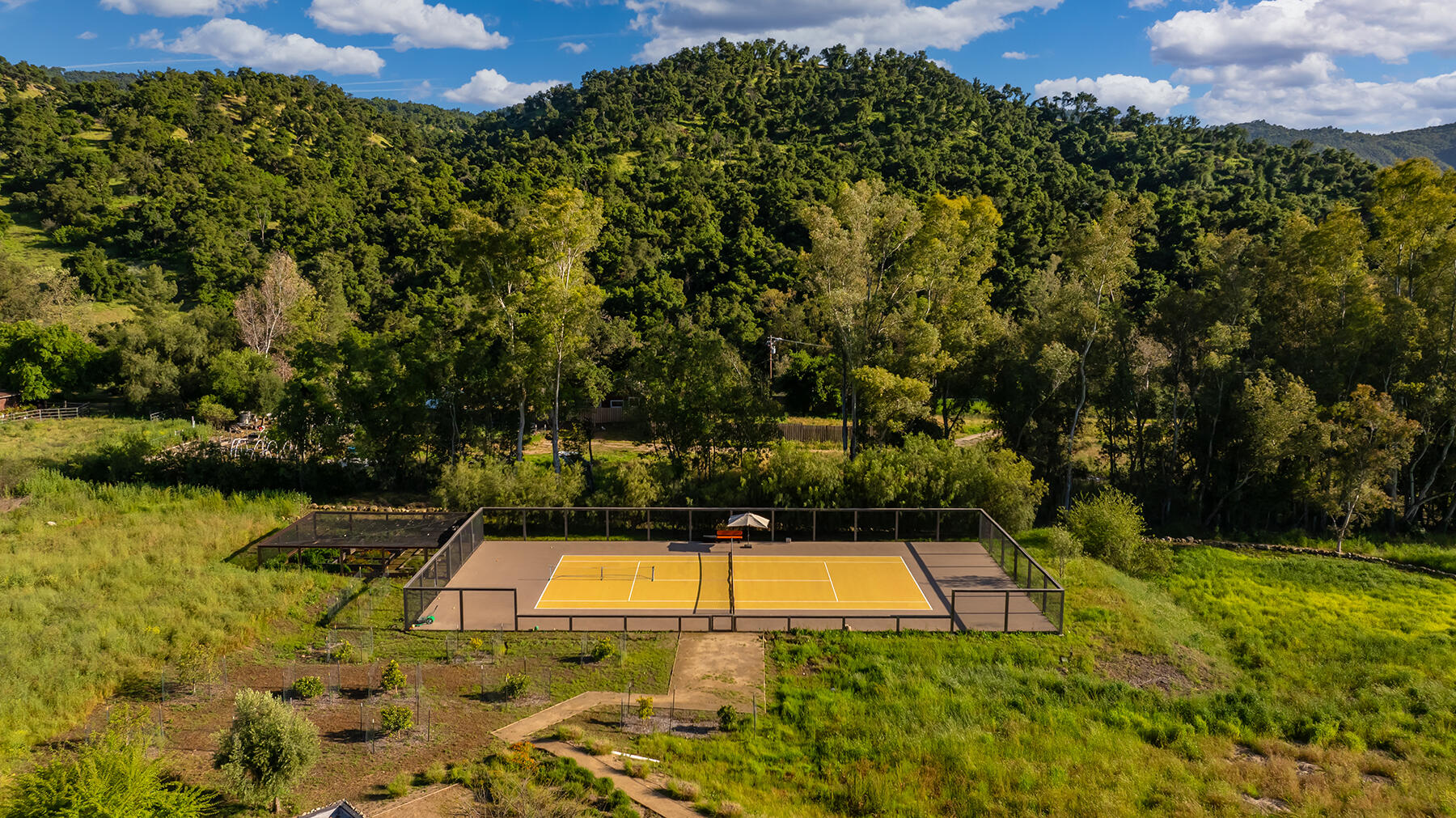 Ojai, California 93023, United States, 5 Bedrooms Bedrooms, ,6 BathroomsBathrooms,Residential,Active,201467