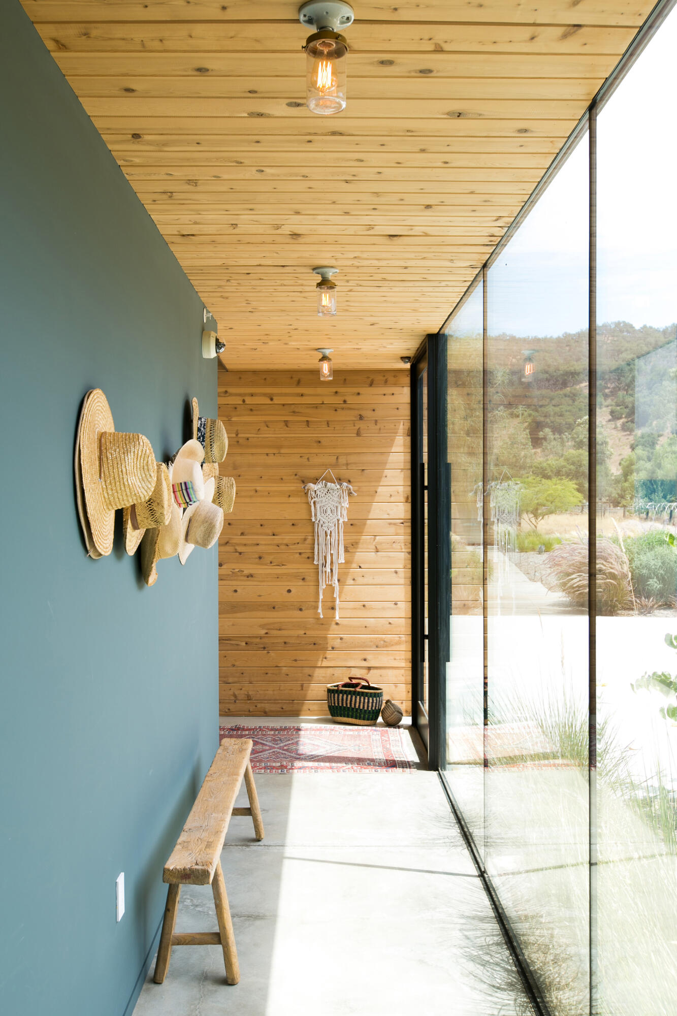 Ojai, California 93023, United States, 5 Bedrooms Bedrooms, ,6 BathroomsBathrooms,Residential,Active,201467