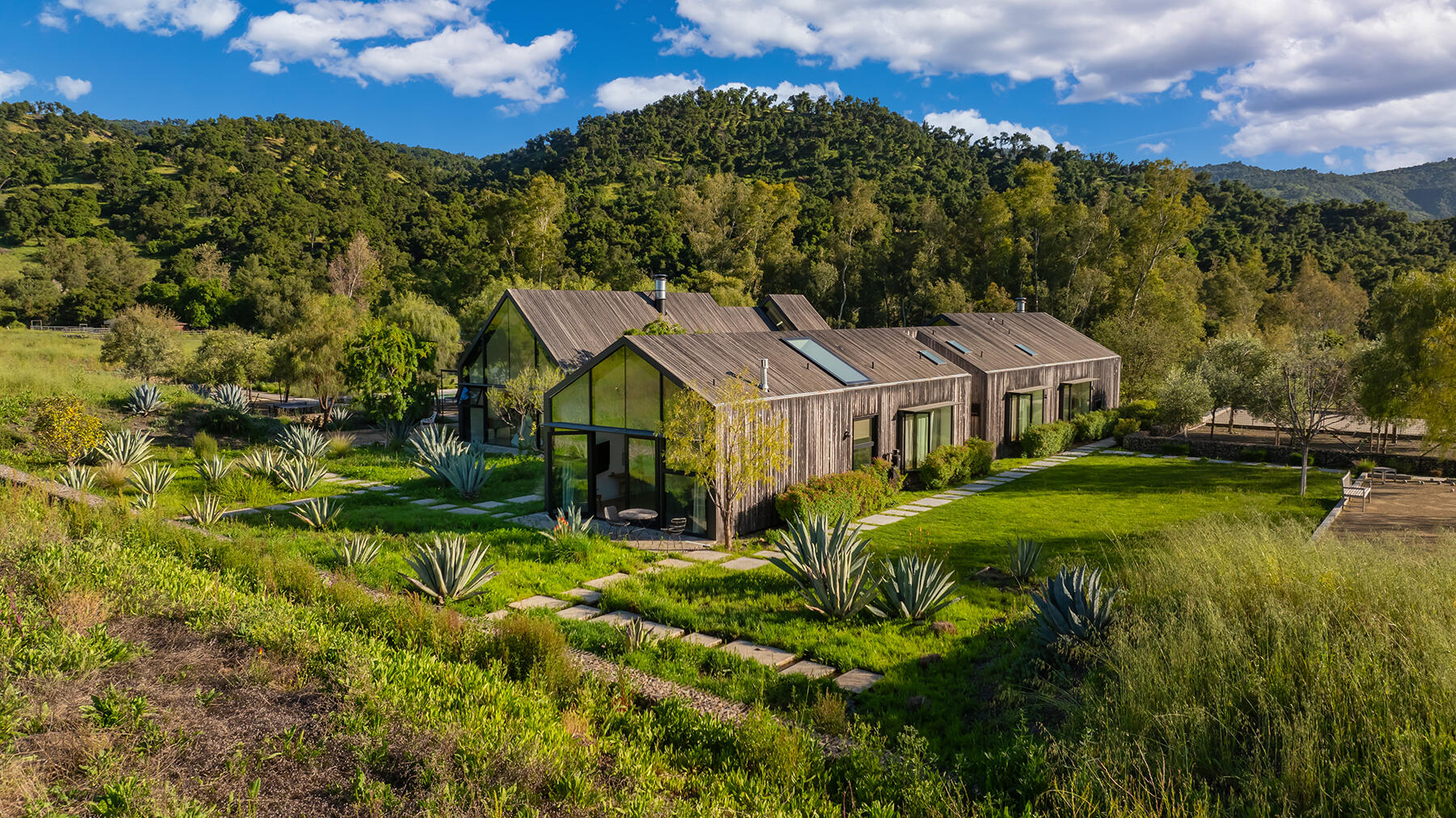 Ojai, California 93023, United States, 5 Bedrooms Bedrooms, ,6 BathroomsBathrooms,Residential,Active,201467