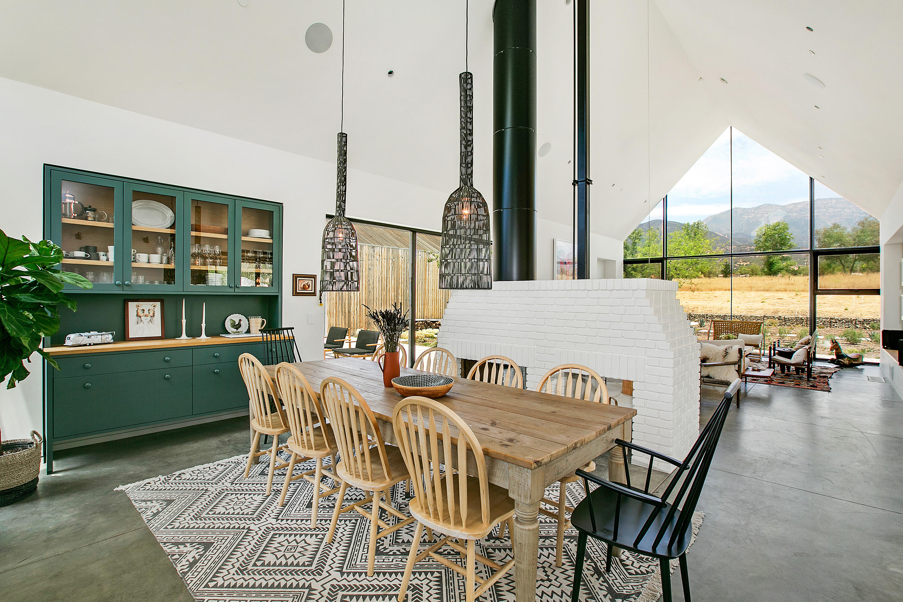 Ojai, California 93023, United States, 5 Bedrooms Bedrooms, ,6 BathroomsBathrooms,Residential,Active,201467