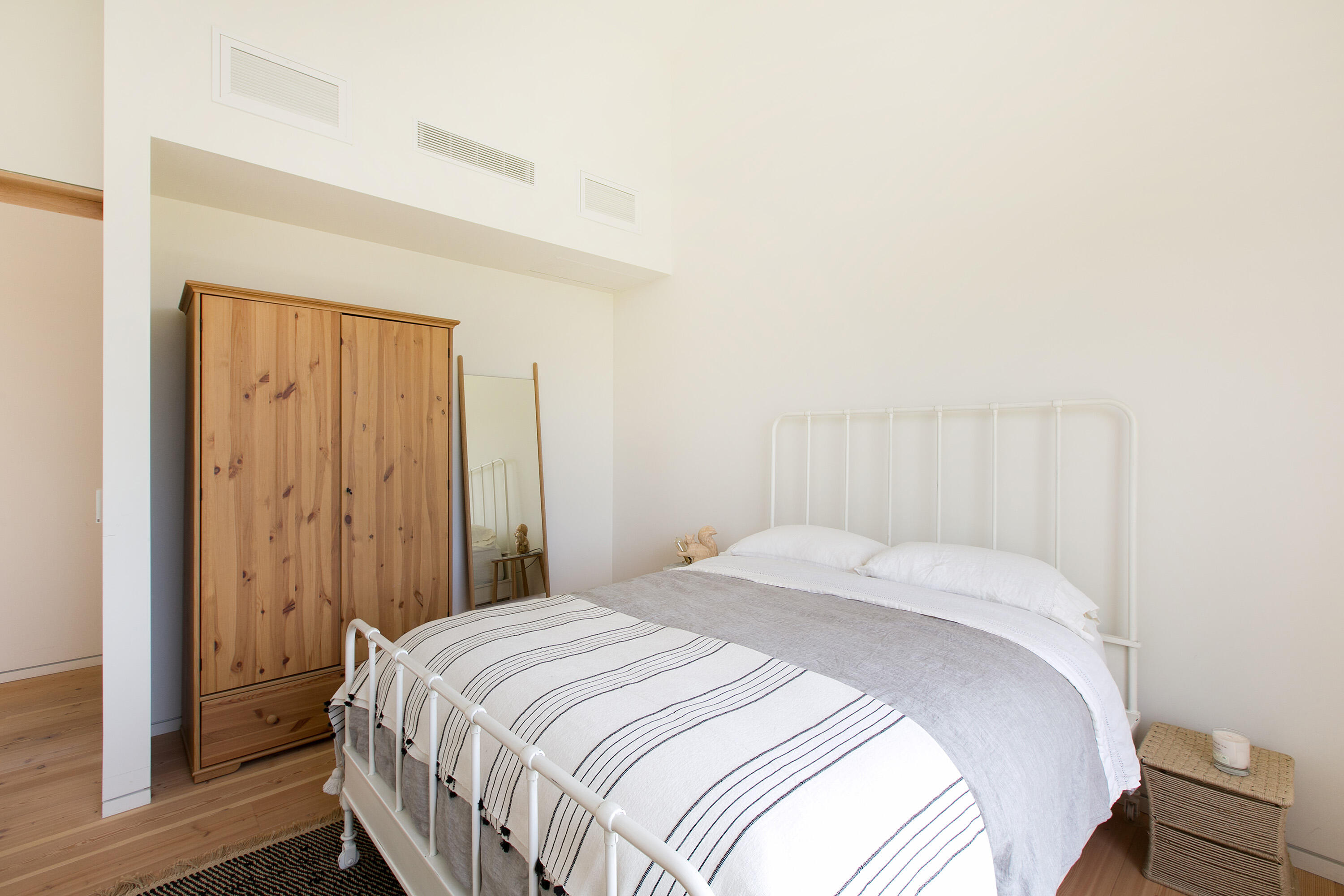 Ojai, California 93023, United States, 5 Bedrooms Bedrooms, ,6 BathroomsBathrooms,Residential,Active,201467