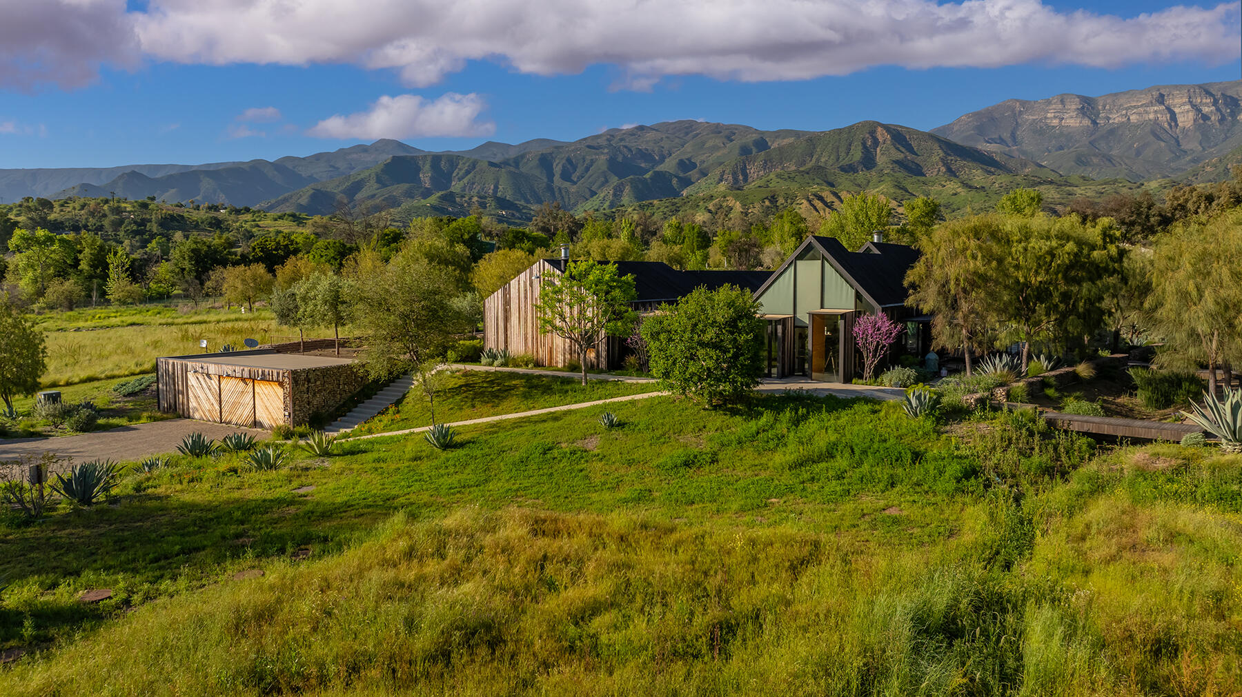 Ojai, California 93023, United States, 5 Bedrooms Bedrooms, ,6 BathroomsBathrooms,Residential,Active,201467