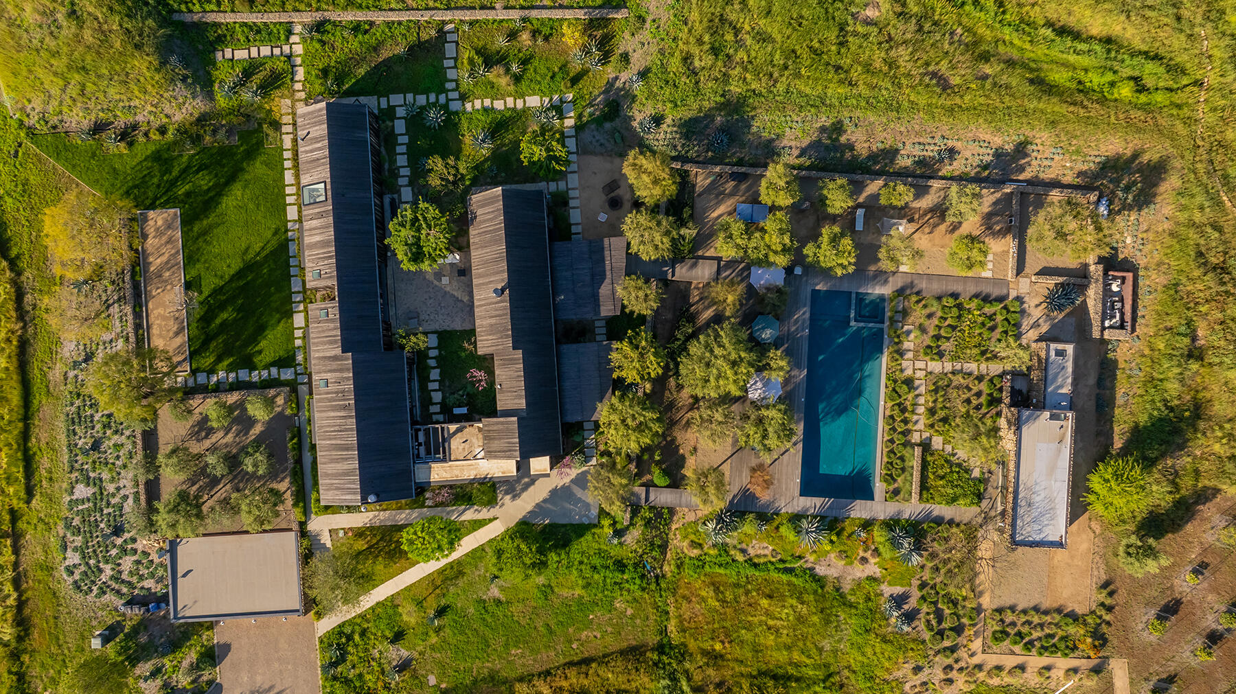 Ojai, California 93023, United States, 5 Bedrooms Bedrooms, ,6 BathroomsBathrooms,Residential,Active,201467