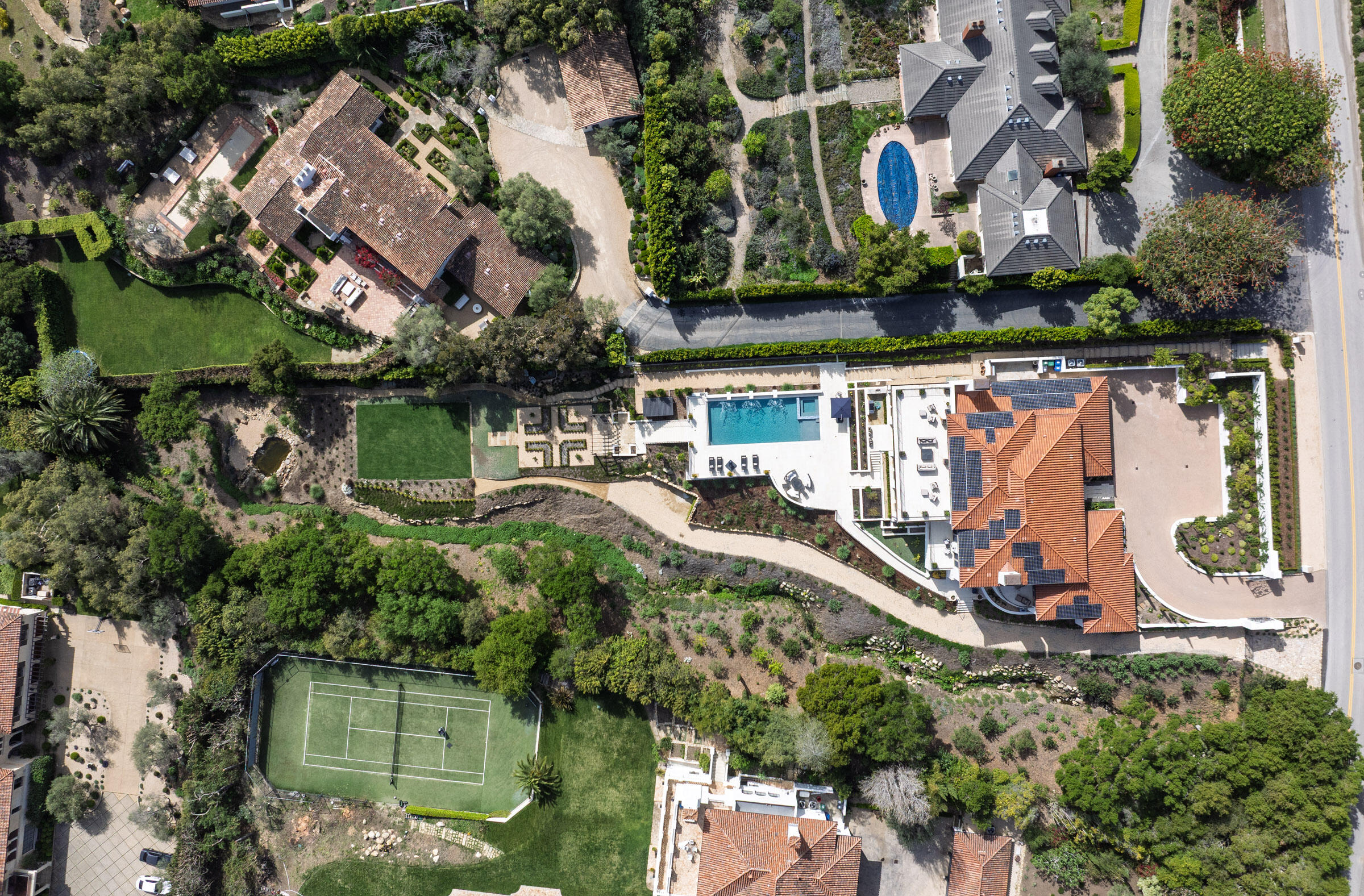 Montecito, California 93108, United States, 5 Bedrooms Bedrooms, ,7 BathroomsBathrooms,Residential,Active,109947