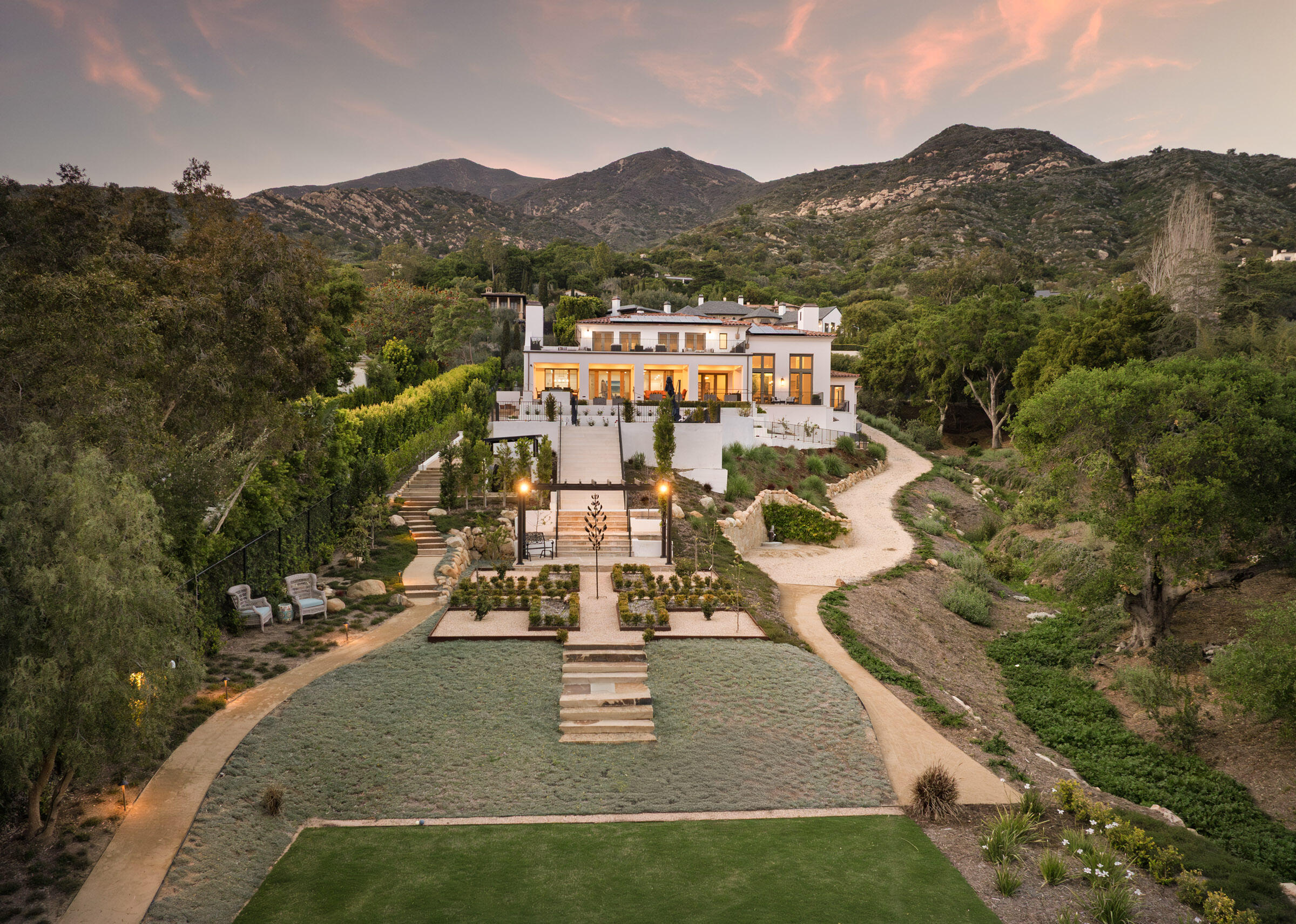 Montecito, California 93108, United States, 5 Bedrooms Bedrooms, ,7 BathroomsBathrooms,Residential,Active,109947