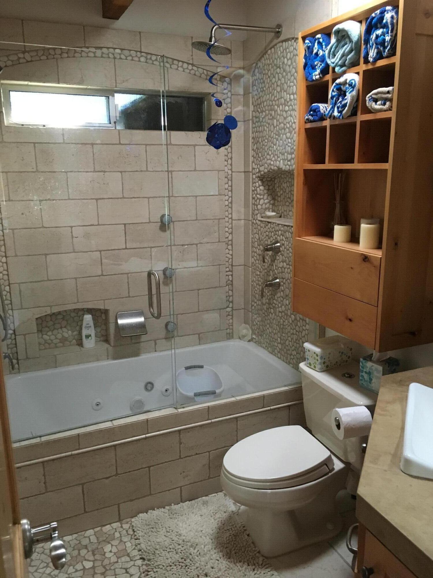 Santa Barbara, California 93109, United States, 1 Bedroom Bedrooms, ,1 BathroomBathrooms,Residential,Active,225619