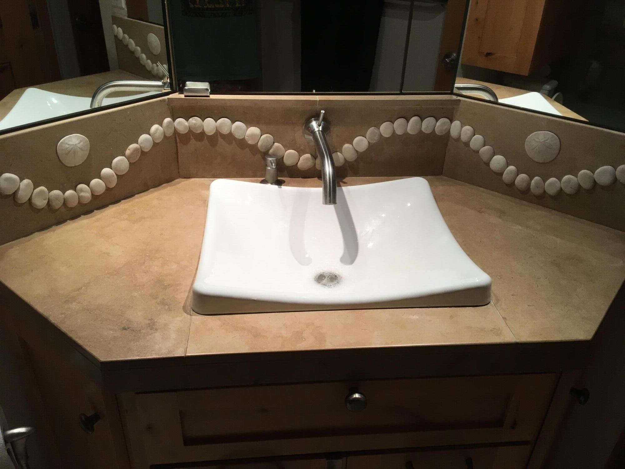 Santa Barbara, California 93109, United States, 1 Bedroom Bedrooms, ,1 BathroomBathrooms,Residential,Active,225619