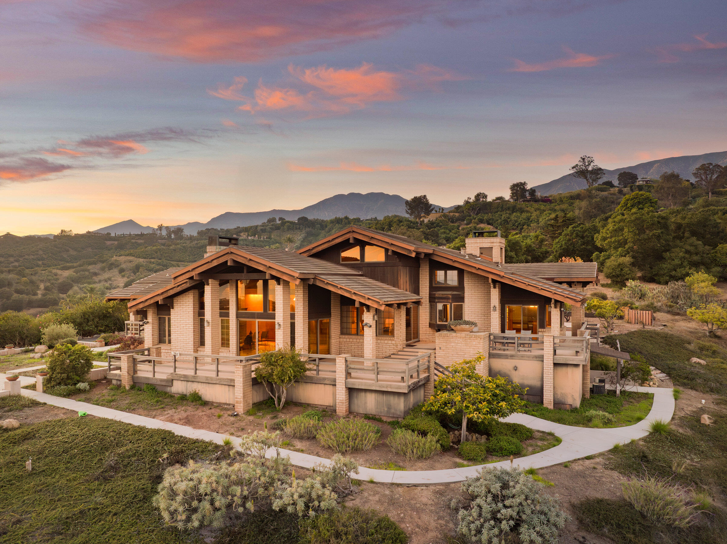 Carpinteria, California 93013, United States, 6 Bedrooms Bedrooms, ,6 BathroomsBathrooms,Residential,Active,207099