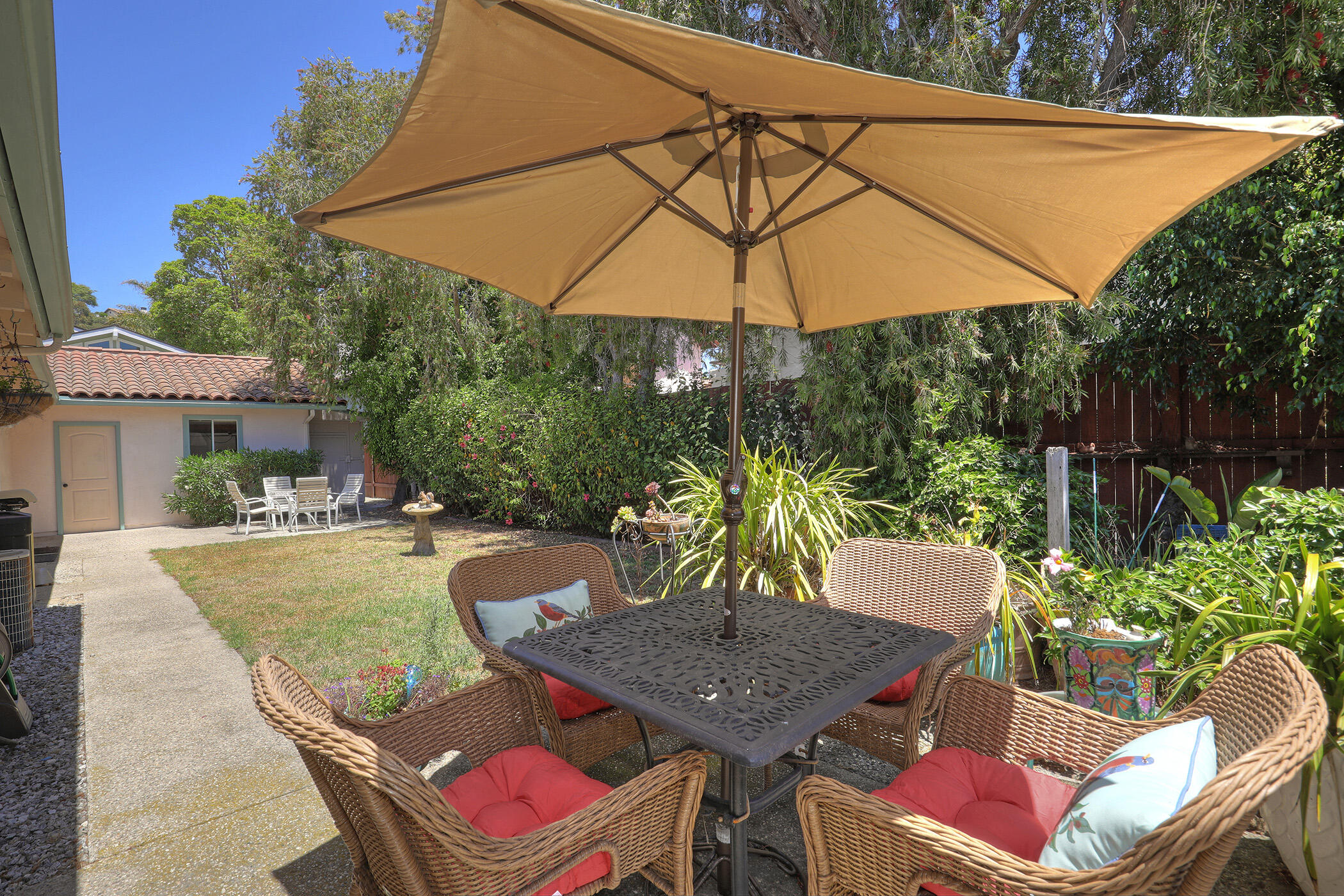 Santa Barbara, California 93105, United States, 3 Bedrooms Bedrooms, ,2 BathroomsBathrooms,Residential,Pending,183903