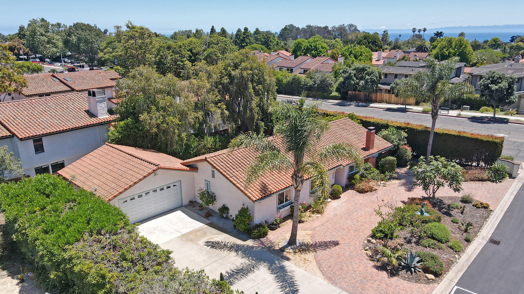 Santa Barbara, California 93105, United States, 3 Bedrooms Bedrooms, ,2 BathroomsBathrooms,Residential,Pending,183903