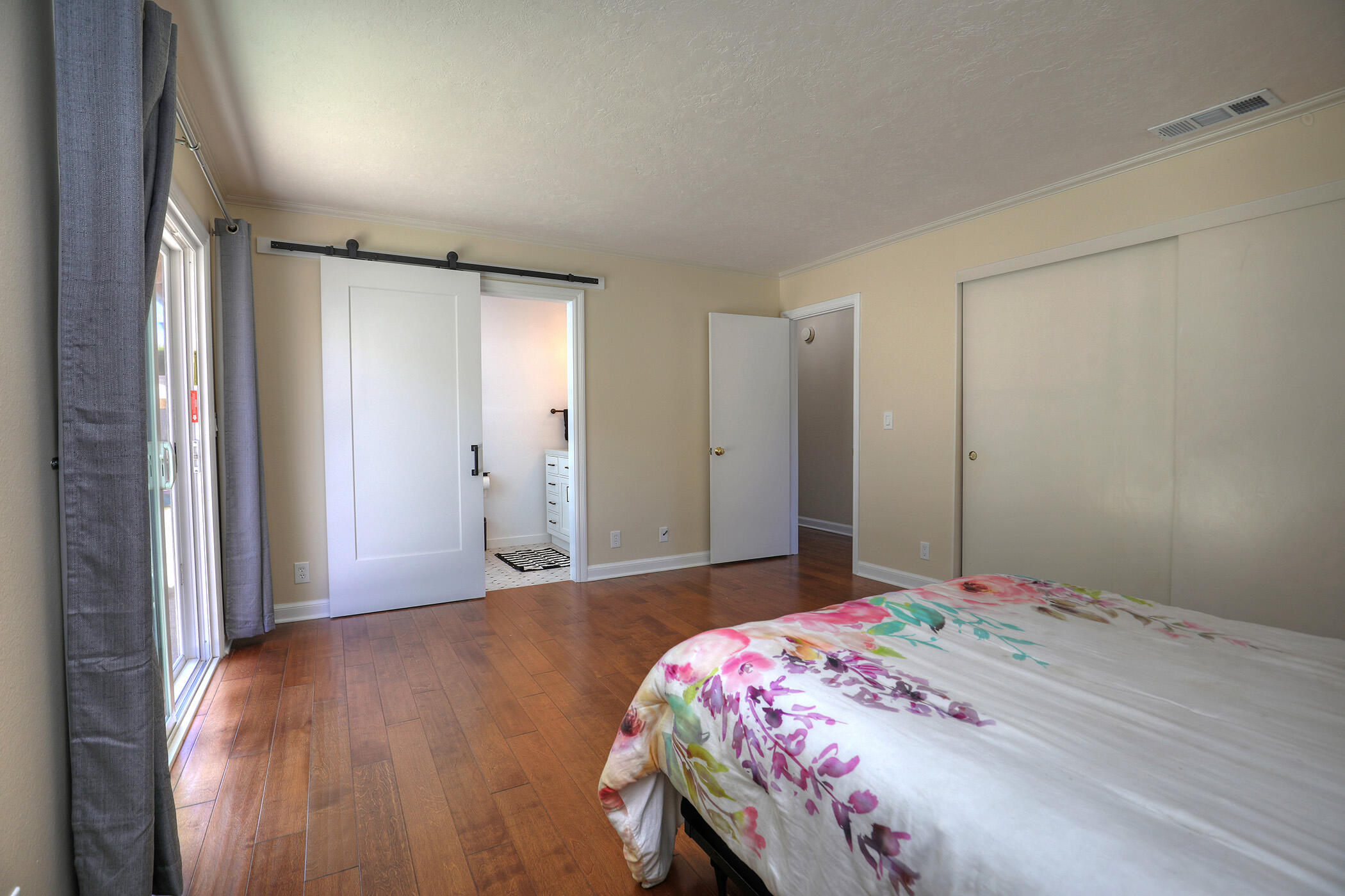 Santa Barbara, California 93105, United States, 3 Bedrooms Bedrooms, ,2 BathroomsBathrooms,Residential,Pending,183903