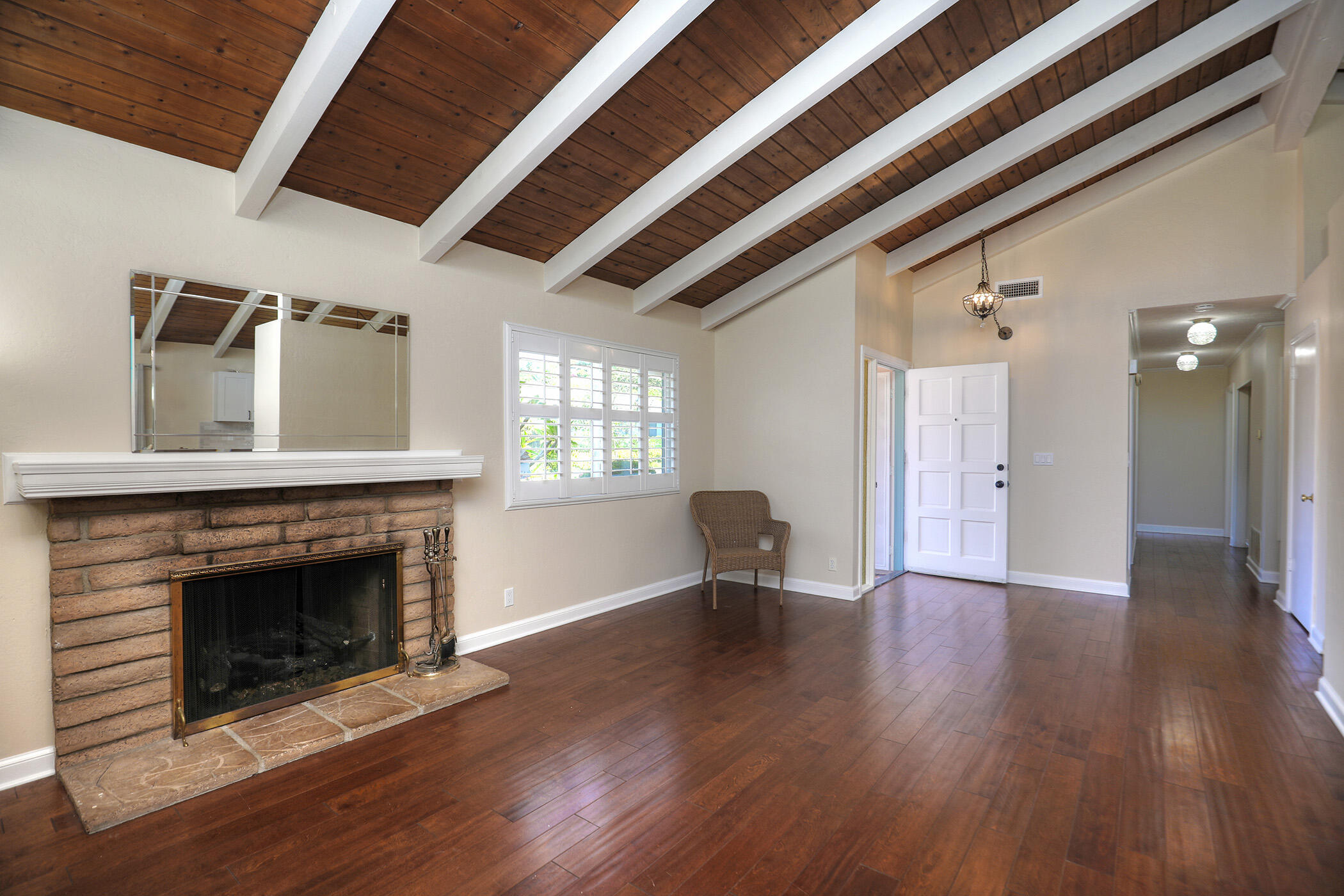 Santa Barbara, California 93105, United States, 3 Bedrooms Bedrooms, ,2 BathroomsBathrooms,Residential,Pending,183903