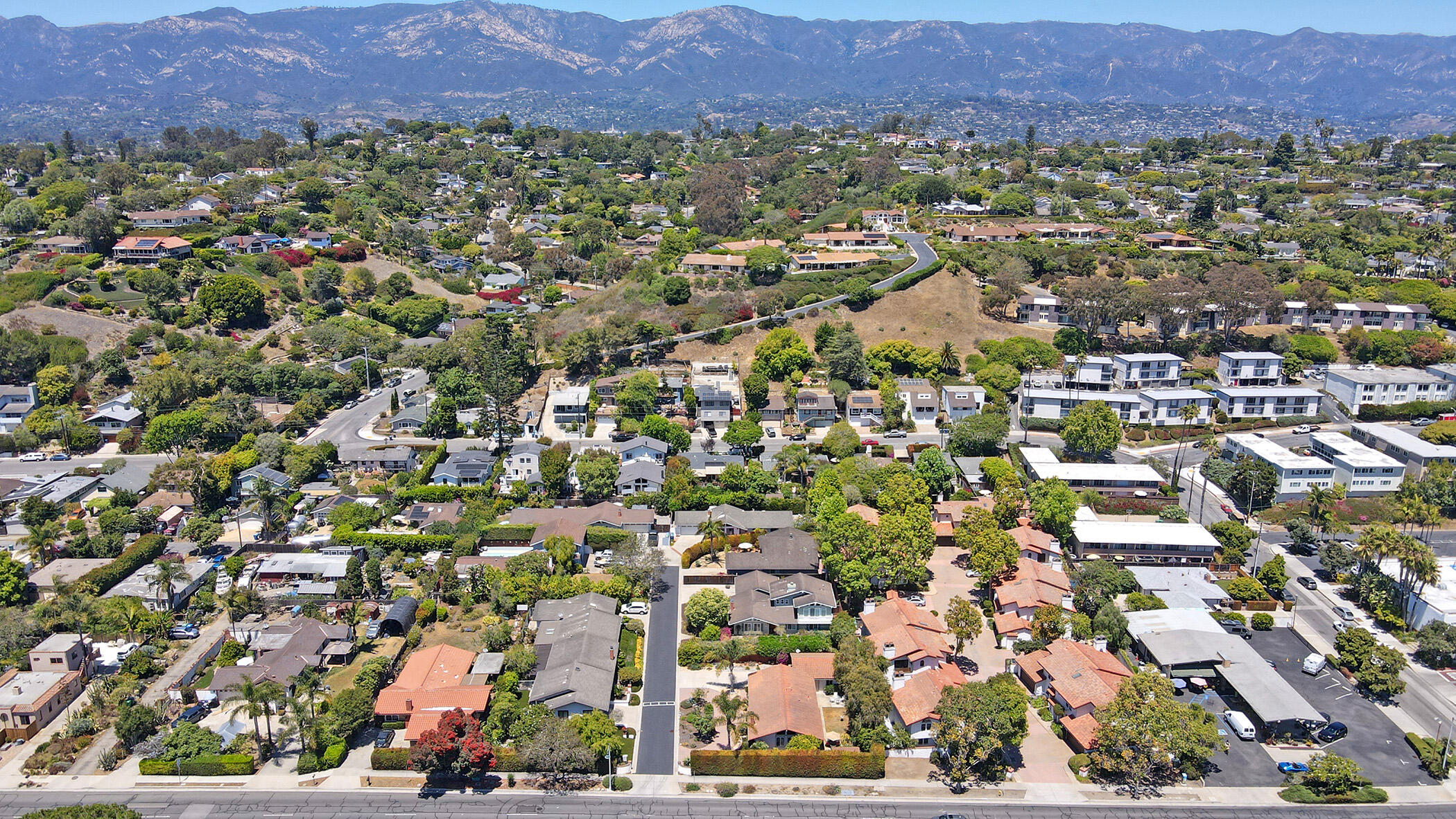 Santa Barbara, California 93105, United States, 3 Bedrooms Bedrooms, ,2 BathroomsBathrooms,Residential,Pending,183903