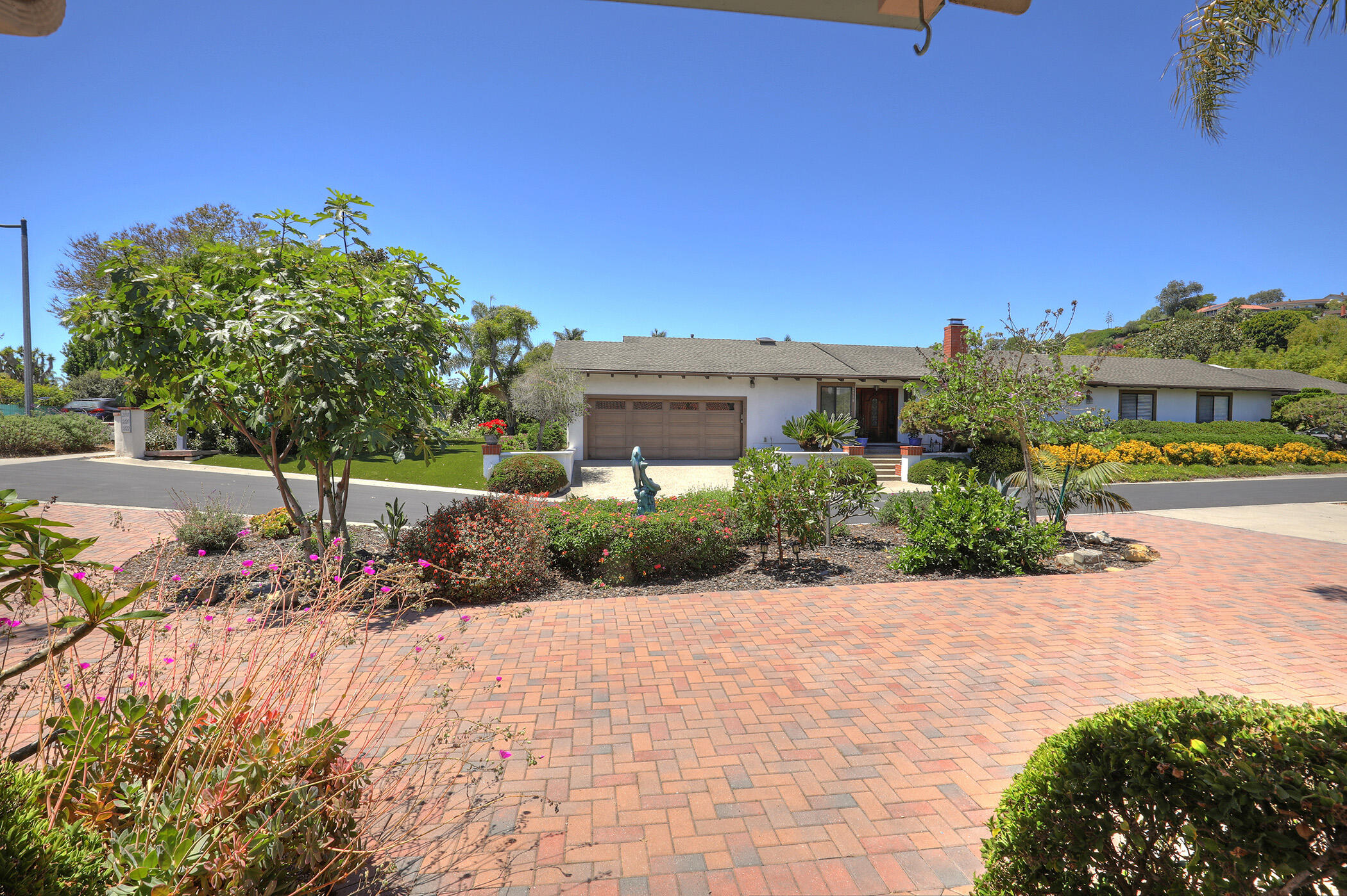 Santa Barbara, California 93105, United States, 3 Bedrooms Bedrooms, ,2 BathroomsBathrooms,Residential,Pending,183903