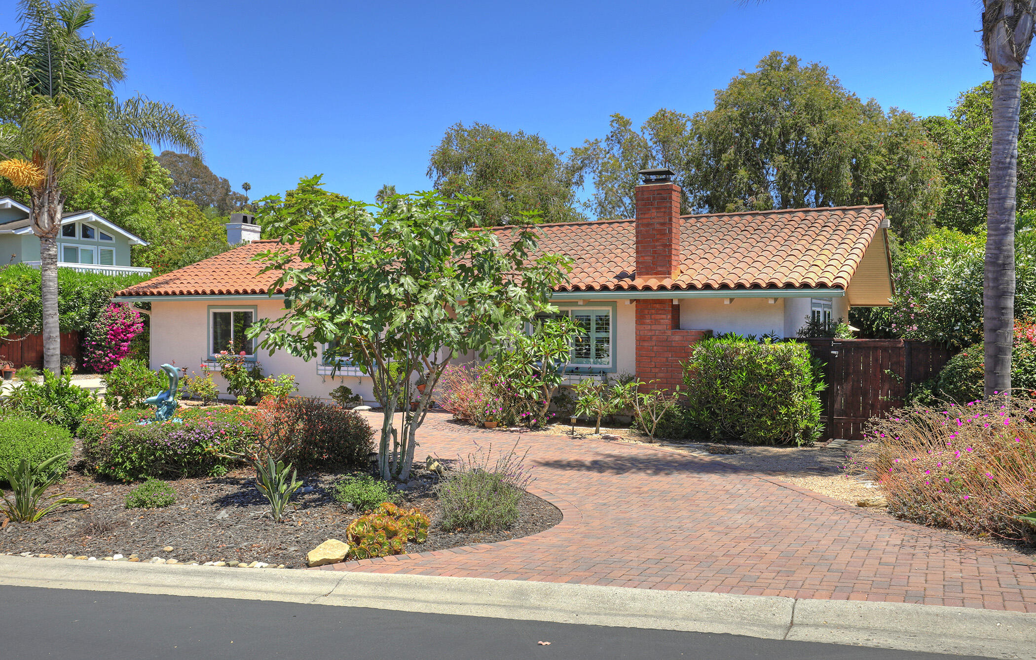 Santa Barbara, California 93105, United States, 3 Bedrooms Bedrooms, ,2 BathroomsBathrooms,Residential,Pending,183903