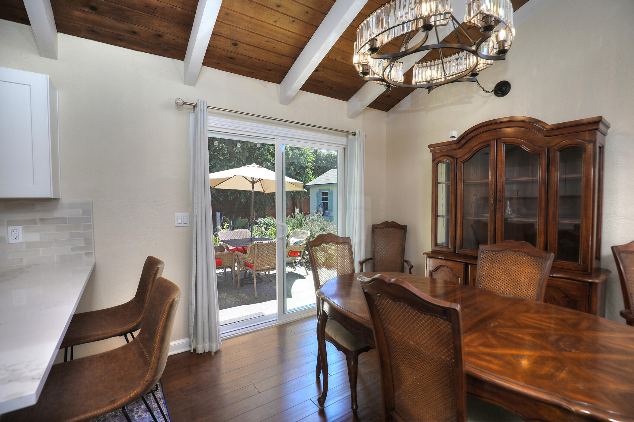 Santa Barbara, California 93105, United States, 3 Bedrooms Bedrooms, ,2 BathroomsBathrooms,Residential,Pending,183903