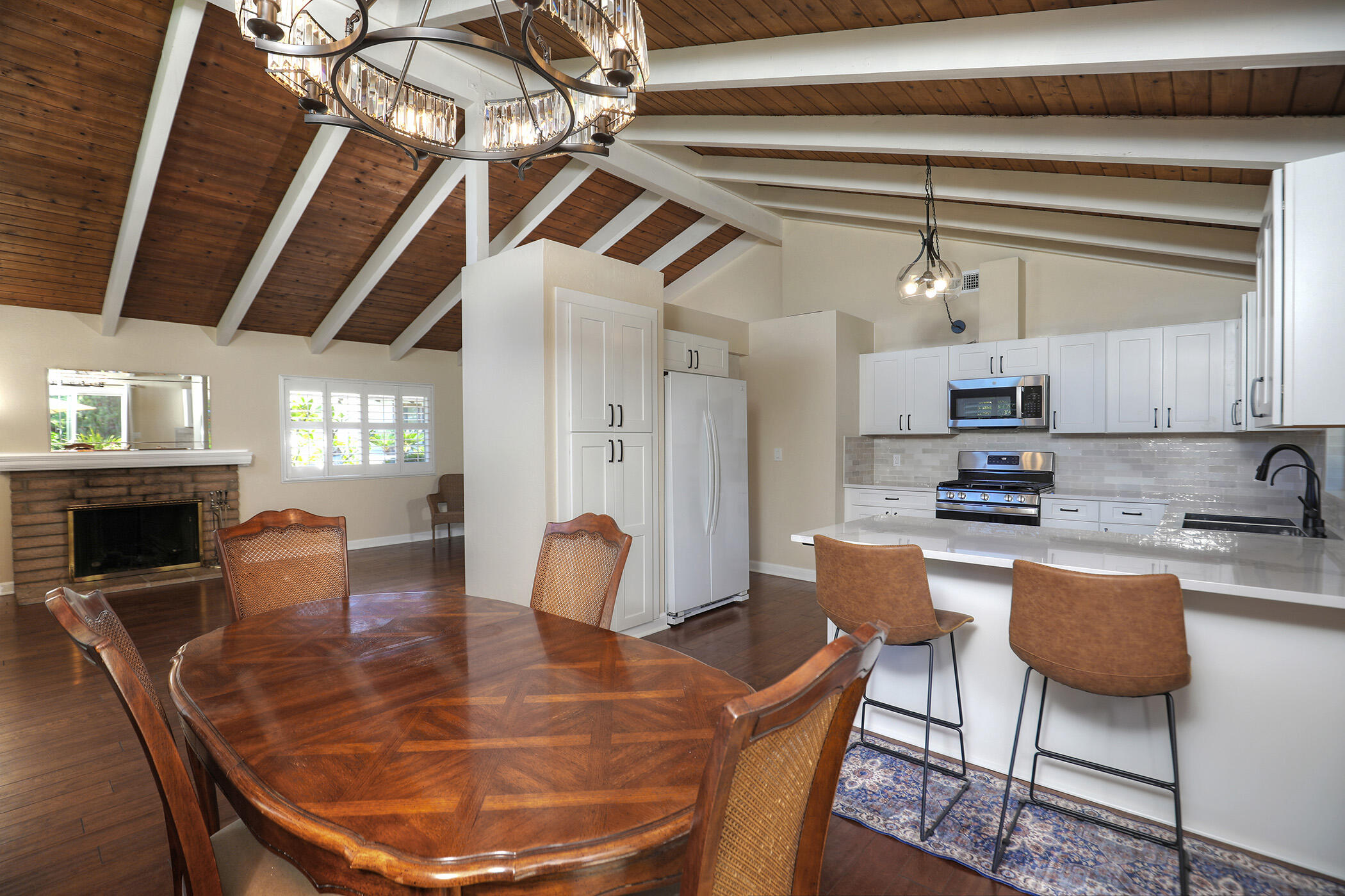 Santa Barbara, California 93105, United States, 3 Bedrooms Bedrooms, ,2 BathroomsBathrooms,Residential,Pending,183903