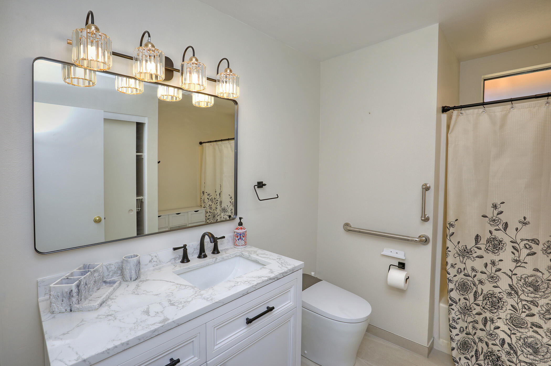 Santa Barbara, California 93105, United States, 3 Bedrooms Bedrooms, ,2 BathroomsBathrooms,Residential,Pending,183903