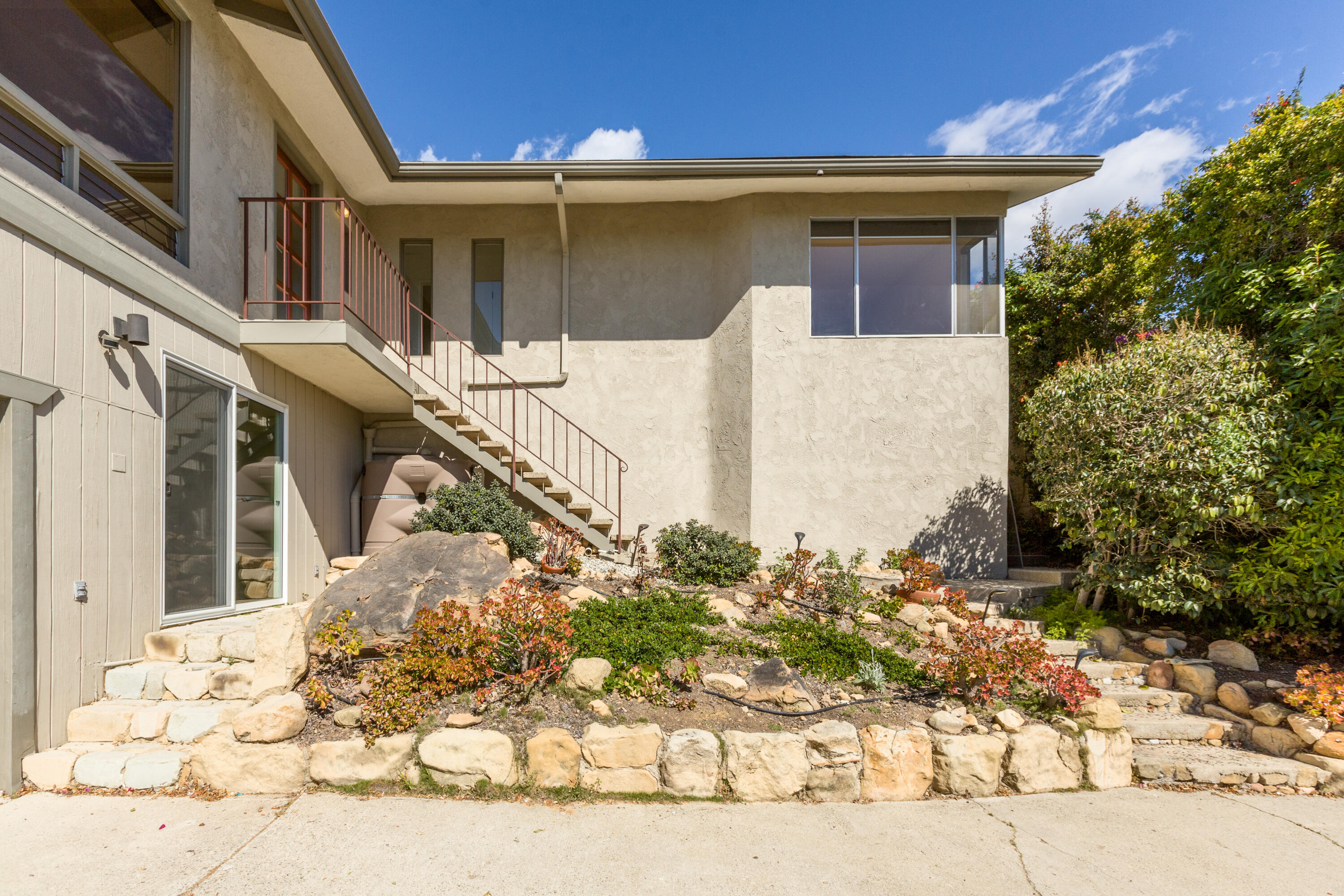 Santa Barbara, California 93103, United States, 3 Bedrooms Bedrooms, ,2 BathroomsBathrooms,Residential,Active,136279