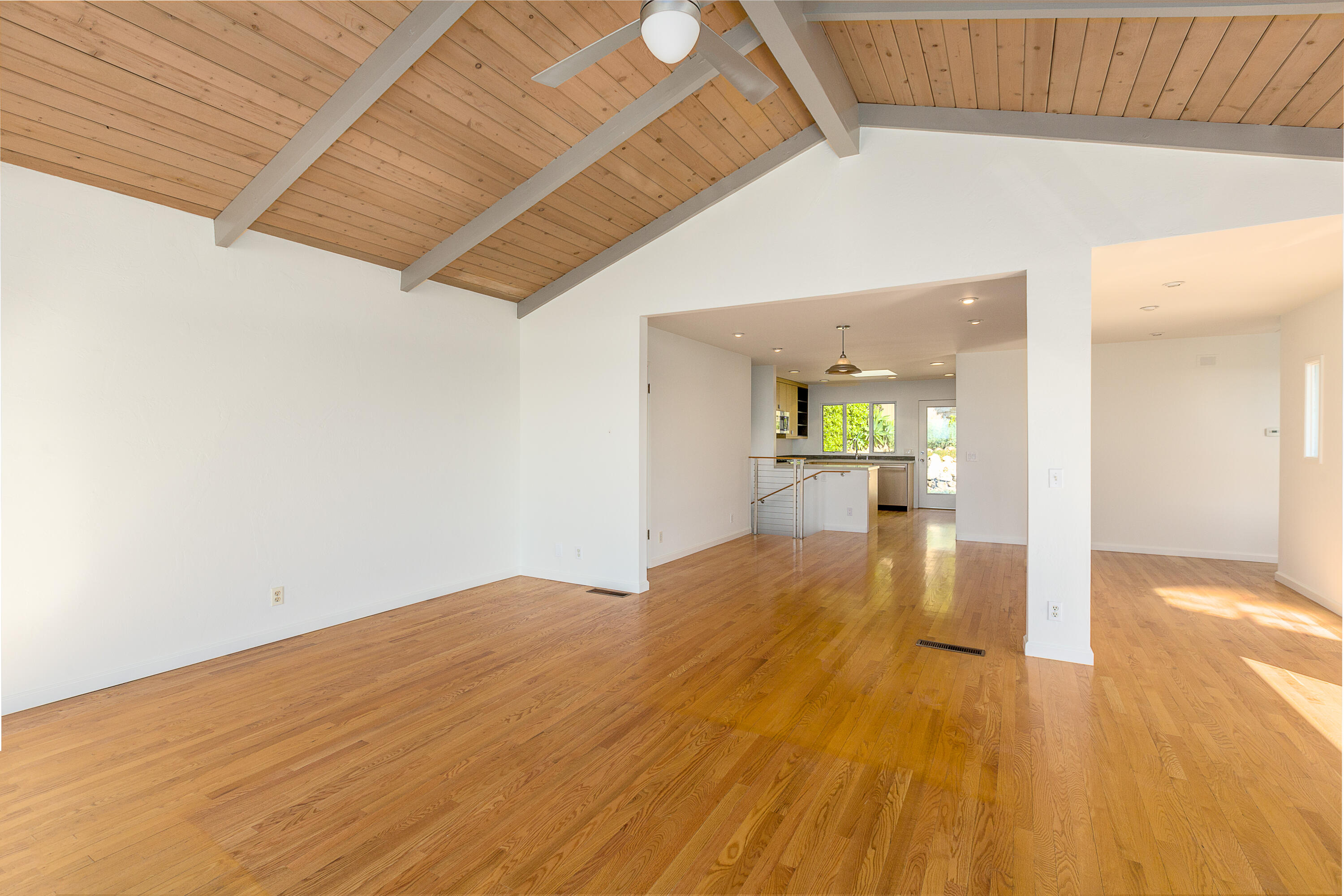 Santa Barbara, California 93103, United States, 3 Bedrooms Bedrooms, ,2 BathroomsBathrooms,Residential,Active,136279